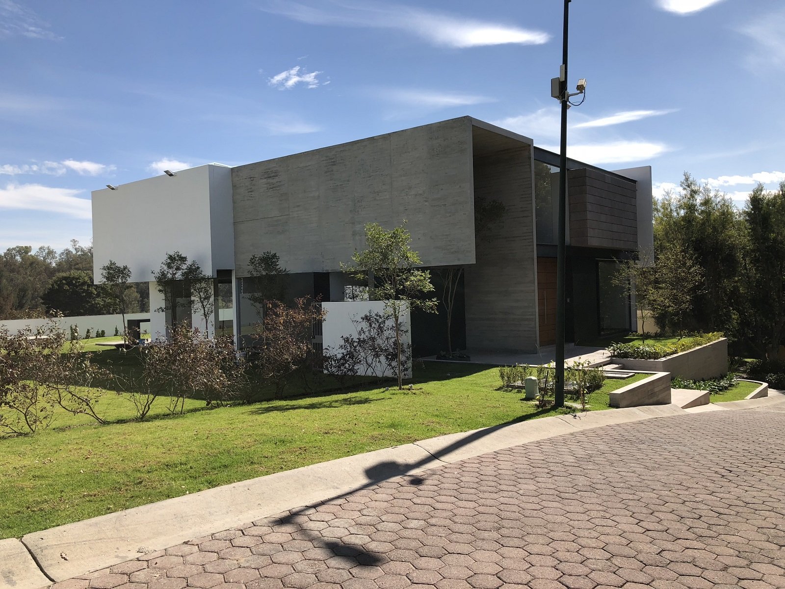 fachada de lado esquinada.jpeg