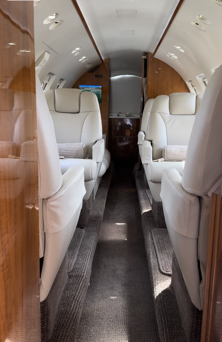 Large Aircraft Interior Cleaning. (7 to 20 seats)