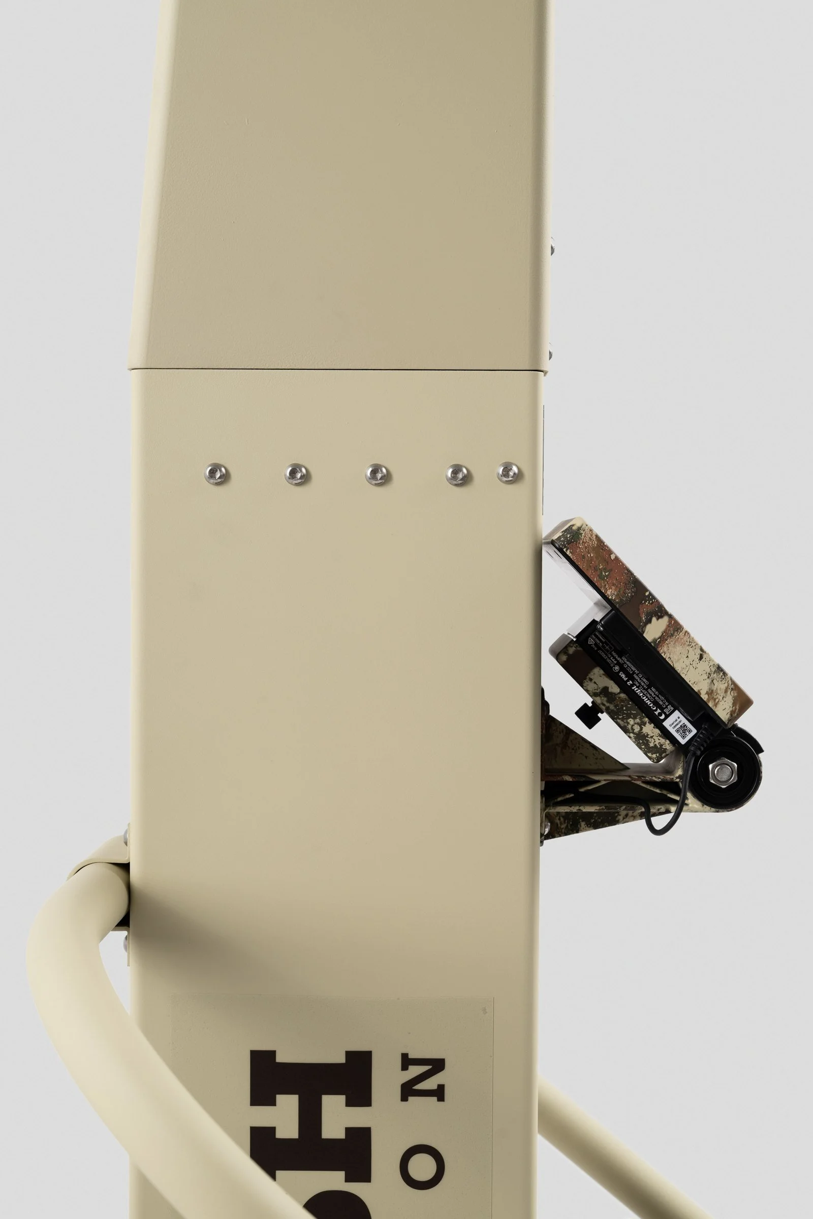 Rear frame detail with side-mounted performance monitor