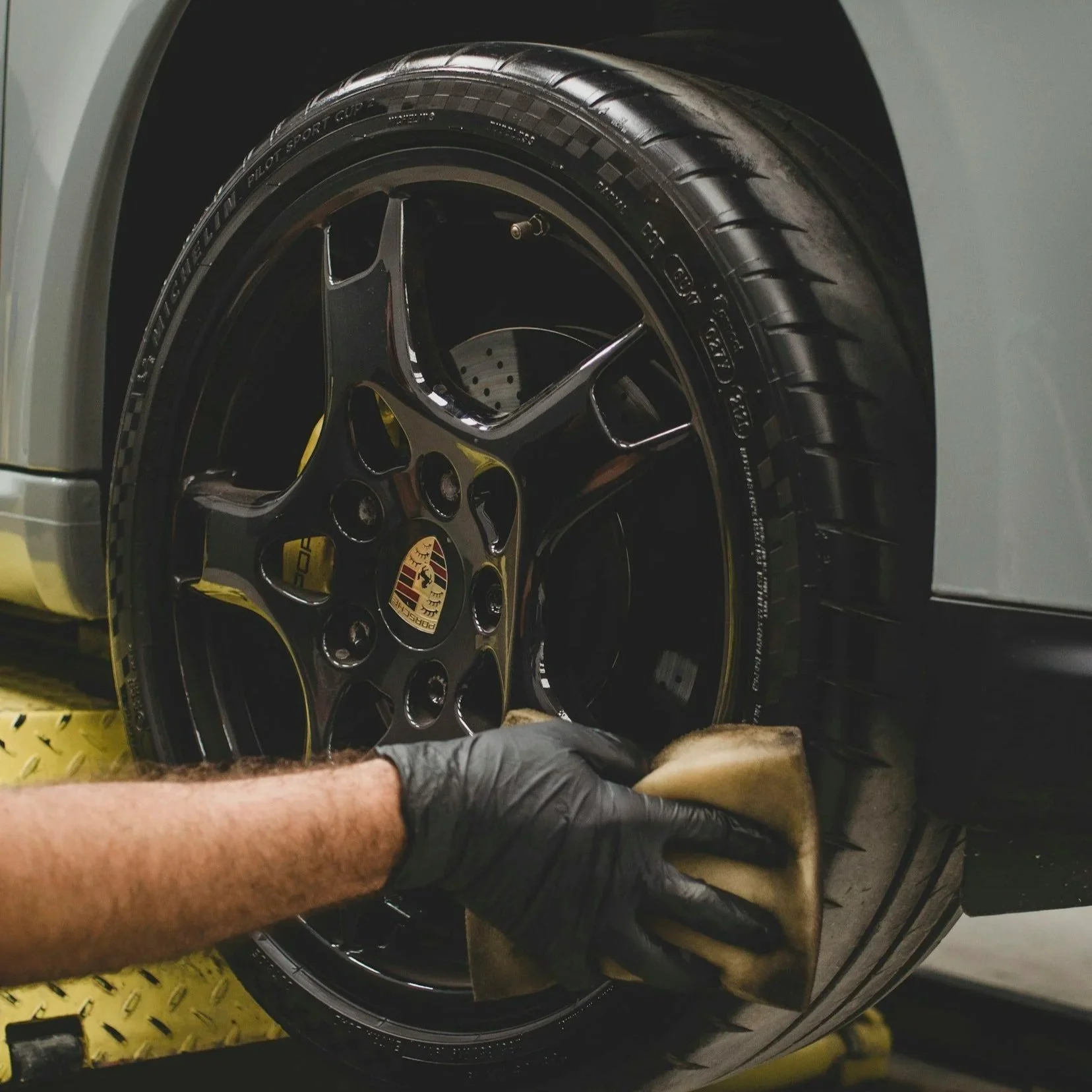 Looking for a reliable car detailing service in Tampa Bay? Discover what to check, what to avoid, and how to pick the best professionals.
