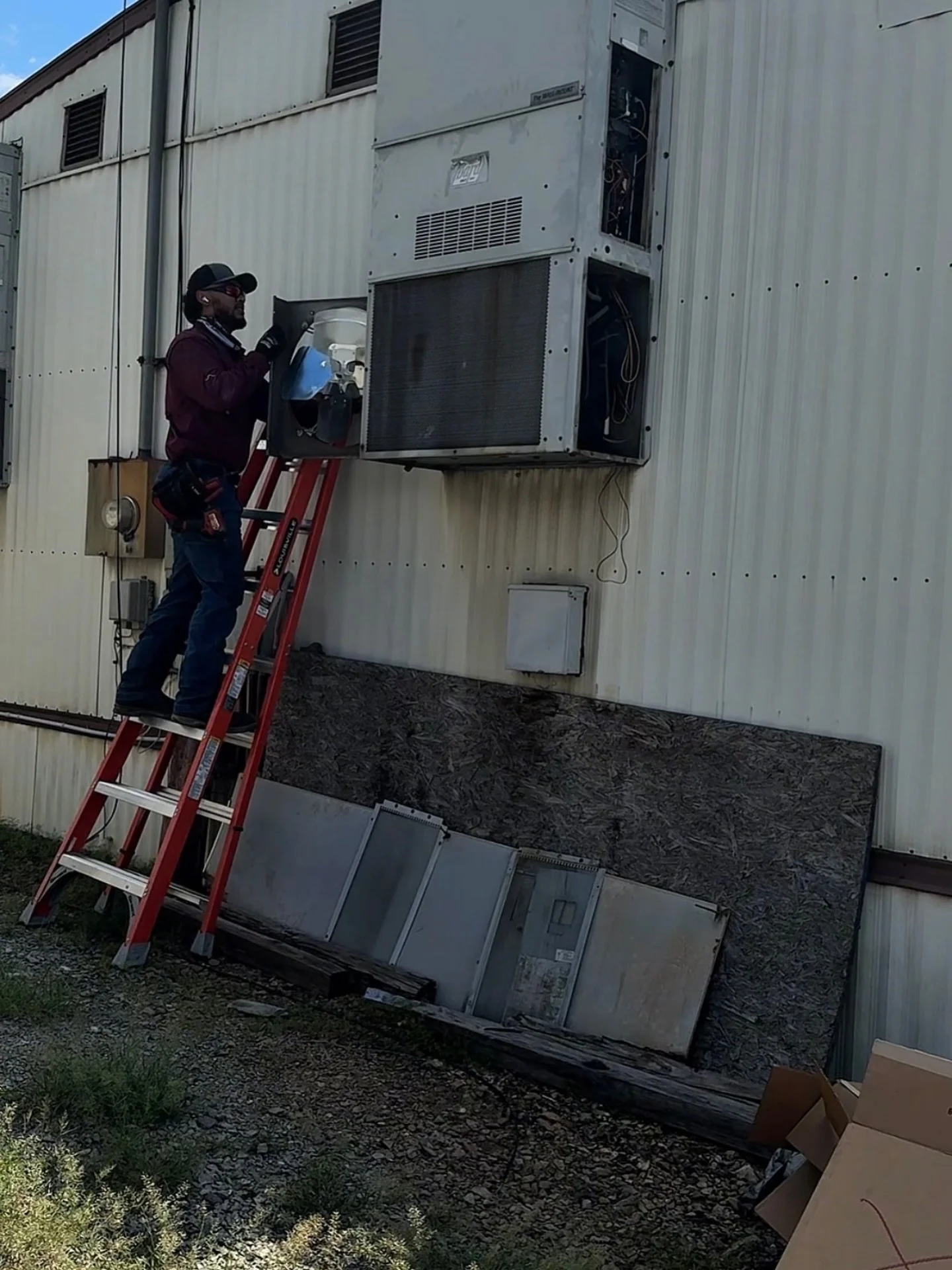 💨🔥 From rooftops to wall mounts, big commercial systems to small split units&mdash;we handle it all. At Cowboy Mechanical Contractors, no HVAC job is too big or too small. Reliable service, every time. 🤠🔧

#hvac #hvaclife #hvactechnician #heating