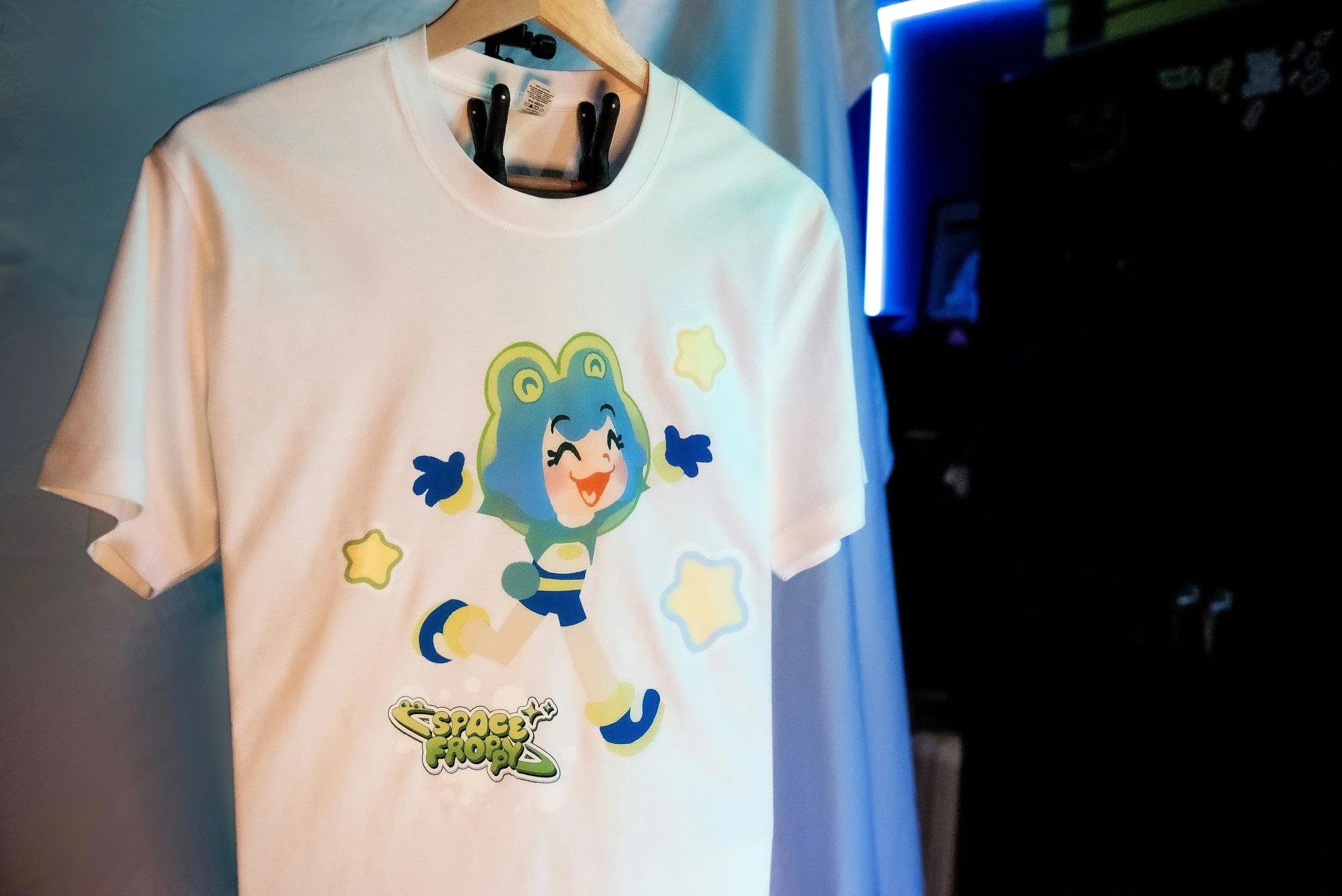 Shirt 02 White Front02.jpeg