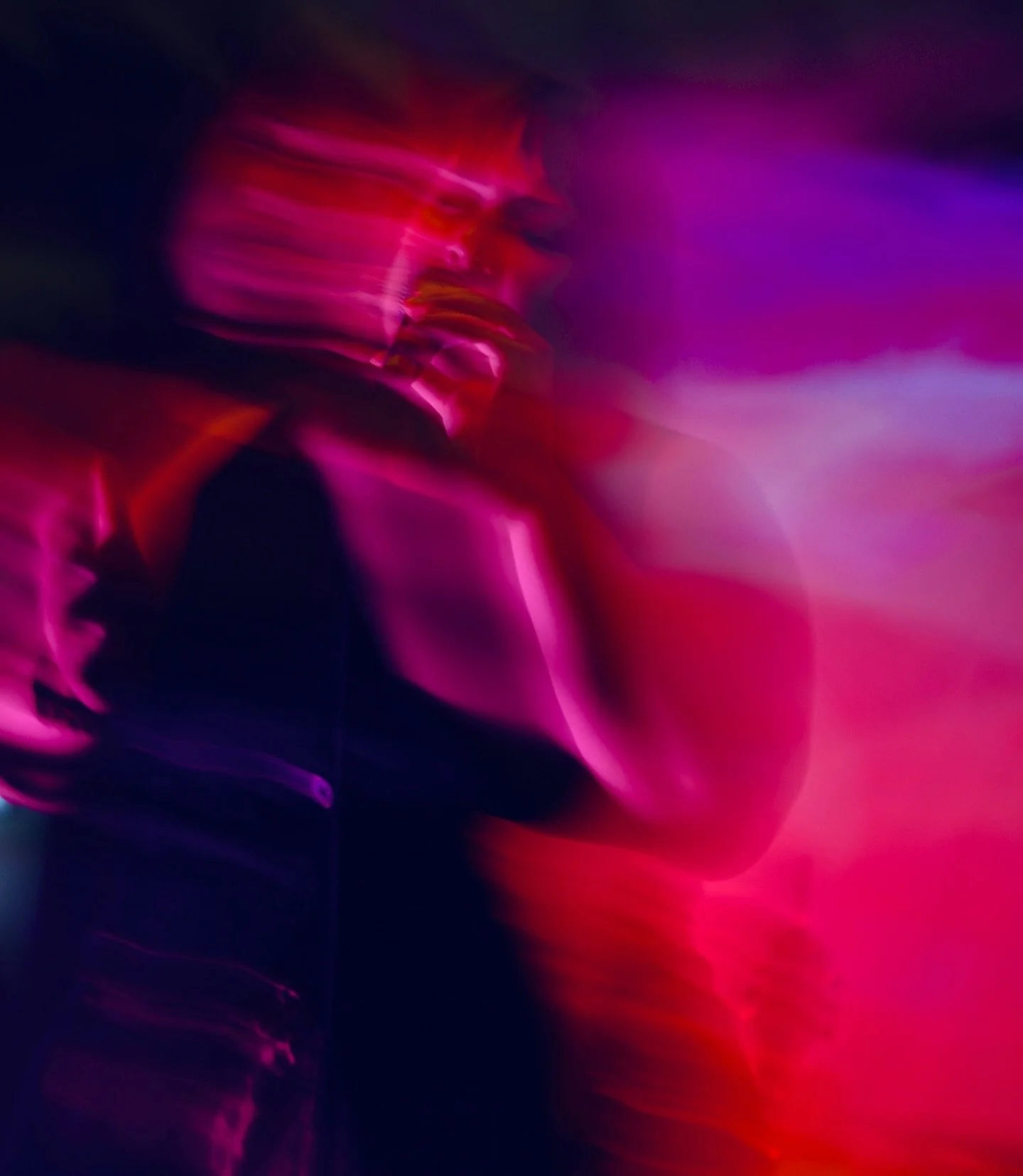 𝚃𝚑𝚎𝚛𝚎&rsquo;𝚜 𝚊 𝚕𝚎𝚊𝚔𝚒𝚗𝚐 𝚝𝚊𝚙 𝚒𝚗 𝚖𝚢 𝚑𝚎𝚊𝚍, 𝚏𝚞𝚎𝚕𝚕𝚒𝚗𝚐 𝚝𝚑𝚎 𝚍𝚛𝚎𝚊𝚍 𝚝𝚑𝚊𝚝 𝚛𝚎𝚜𝚝𝚜 𝚒𝚗 𝚖𝚢 𝚐𝚞𝚝. 𝚃𝚑𝚎 𝚜𝚕𝚘𝚠 𝚕𝚒𝚌𝚑𝚎𝚗 𝚒𝚜 𝚜𝚝𝚛𝚘𝚗𝚐 𝚊𝚐𝚊𝚒𝚗𝚜𝚝 𝚝𝚑𝚎 𝚠𝚒𝚗𝚍. 𝚂𝚘𝚖𝚎𝚝𝚒𝚖𝚎𝚜 𝚐𝚞𝚜𝚝, 𝚘𝚏