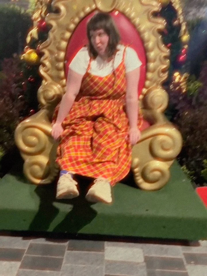 It&rsquo;s that season
my heart so heavy missing my dear friend 
the weight of grief the shape of loss 
feels there&rsquo;s nothing more important
than to be with loved ones and to be merry 

a gig on Xmas eve at the metro appears
Melancholic wonder 