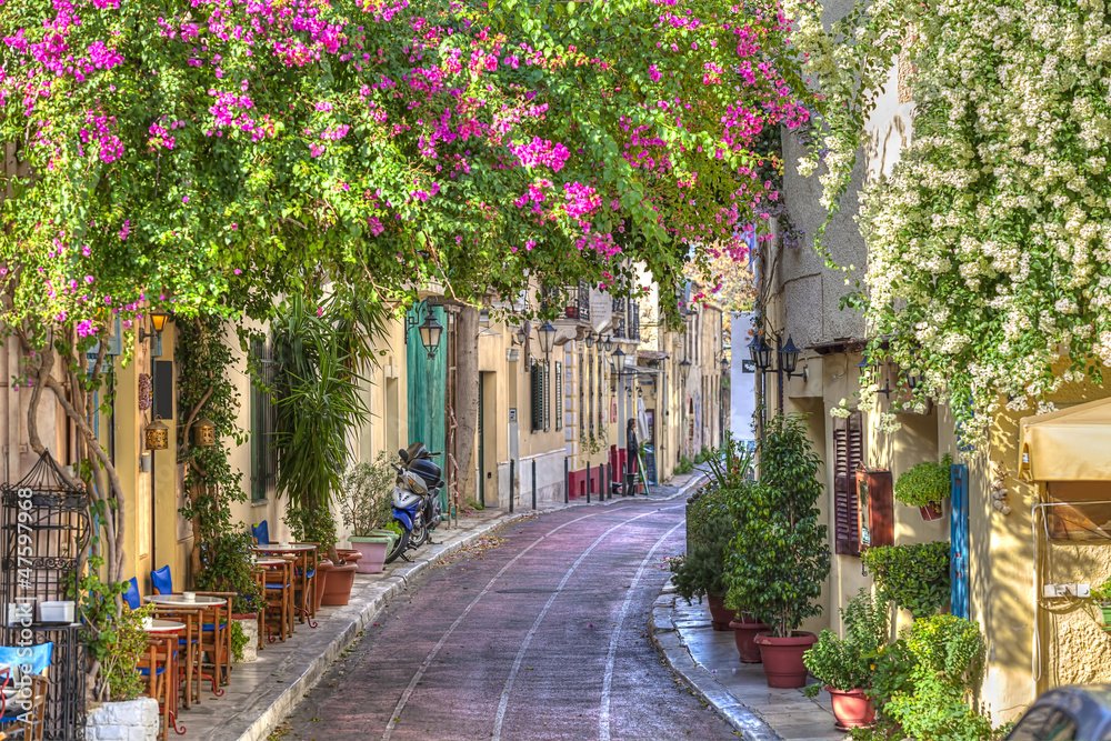 Plaka – Old town alleys, cafés, boutiques.