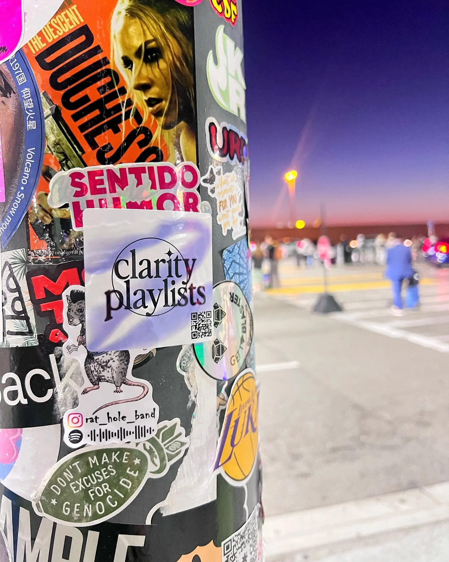 Clarity amidst the chaos ☁️🎧

#LAX #clarityplaylists #spotifyplaylists #stickerdrop