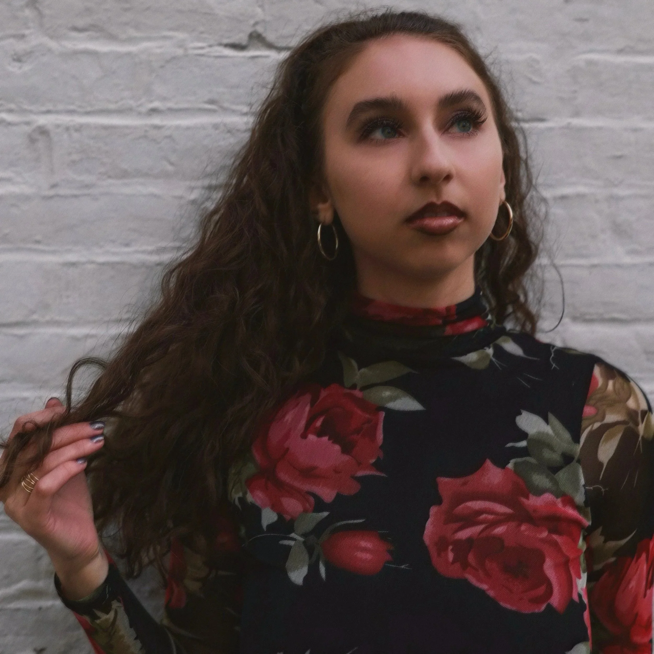 Portrait of Isabelle Gitlin, featured on the Clarity Indie 50 playlist