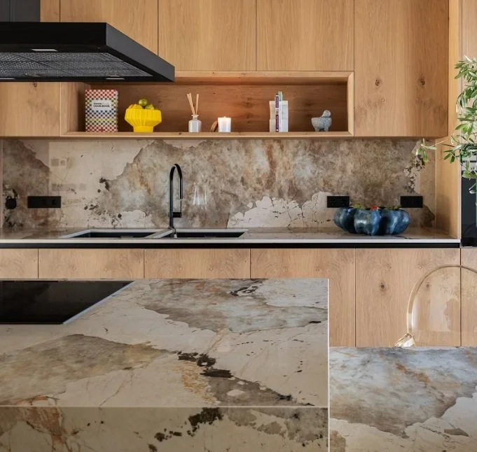plan de travail sur mesure avec credance en Dekton Khalo, pierres et matieres