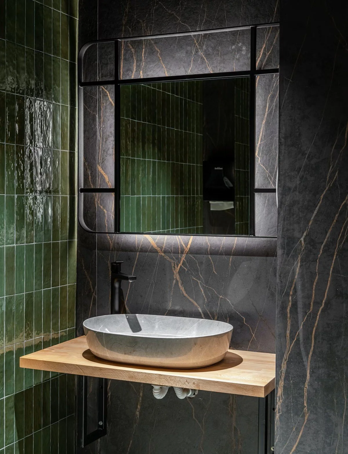 Salle de bain en Dekton laurent sur mesure, pierresetmatieres