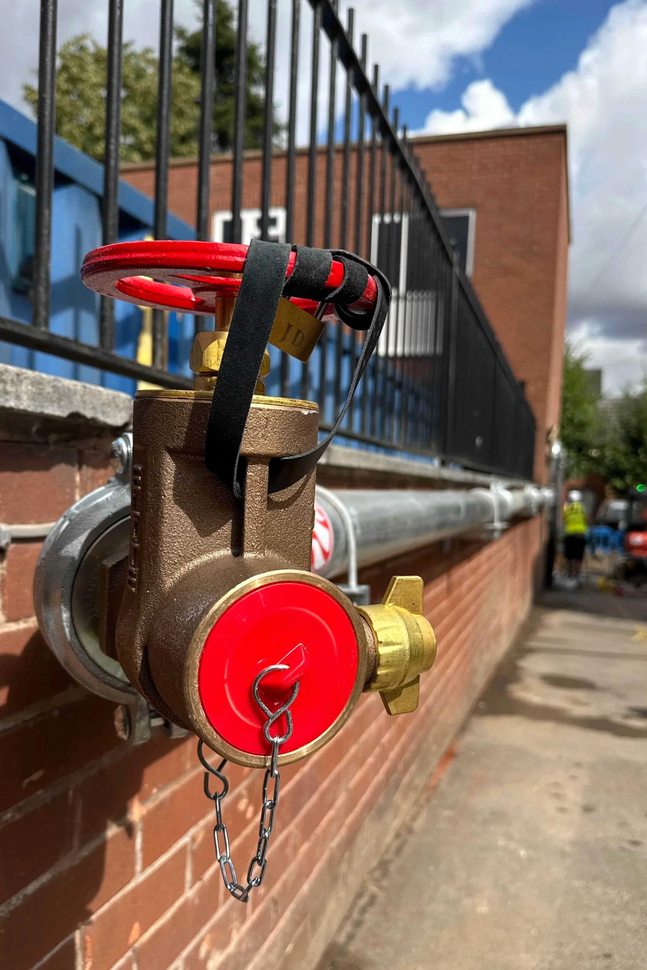 Video: How to Fit a Strap and Padlock to a Dry Riser Outlet Valve