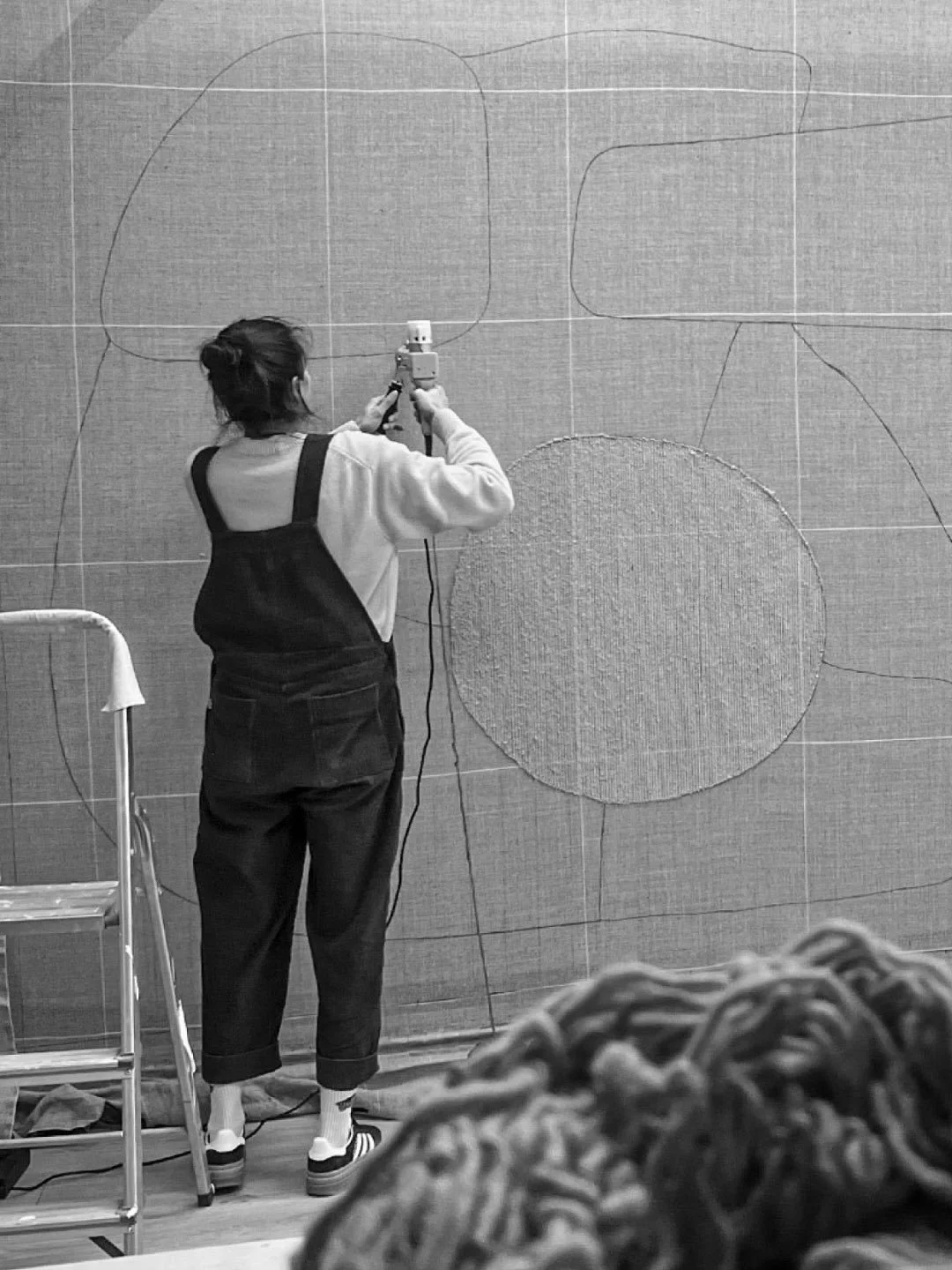 Yesterday, I gave back the key to my previous work place..
I never truly loved that space,  it had no natural light and when working on the large tapestry commissioned by the Cit&eacute; des Sciences et de l&rsquo;Industrie, we have been dealing with