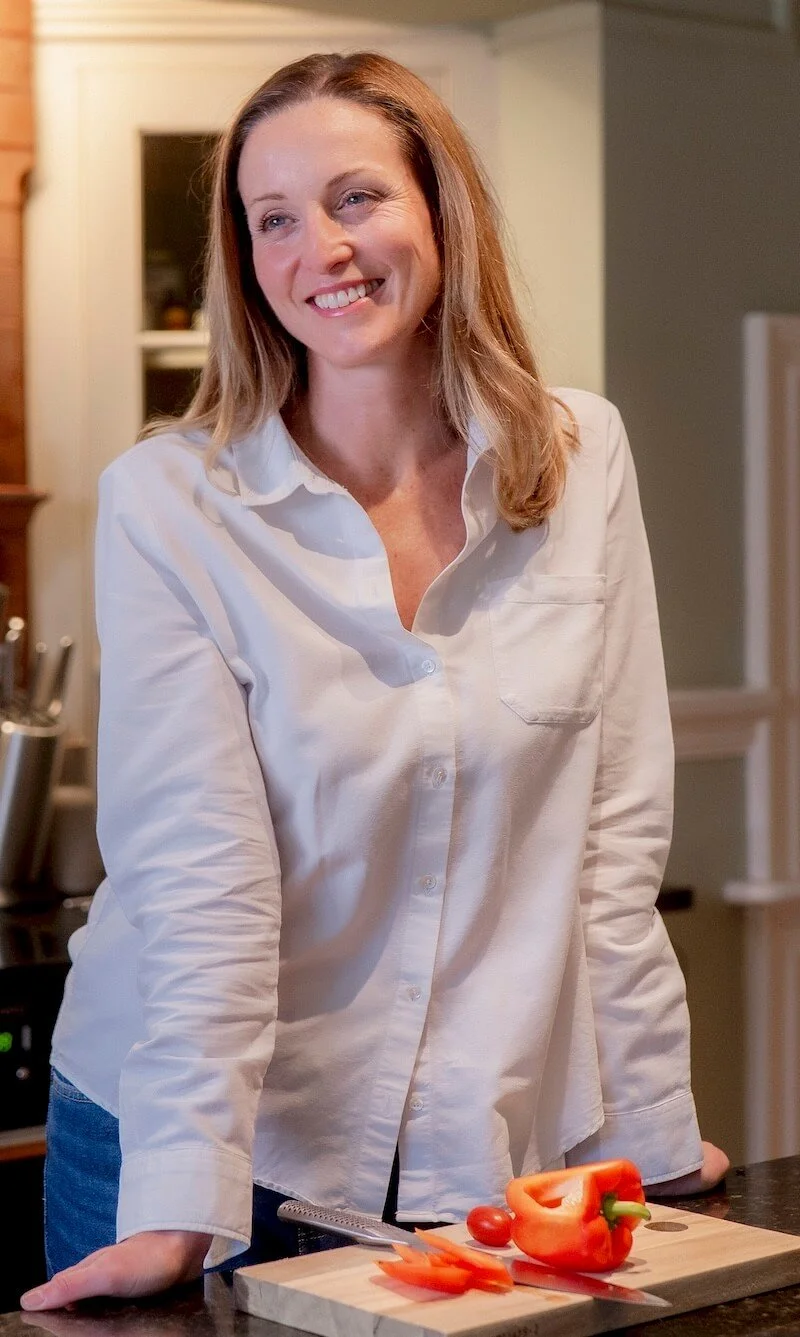 Niamh Ward, Registered Nutritionist and Health Coach, smiling warmly facing sideways