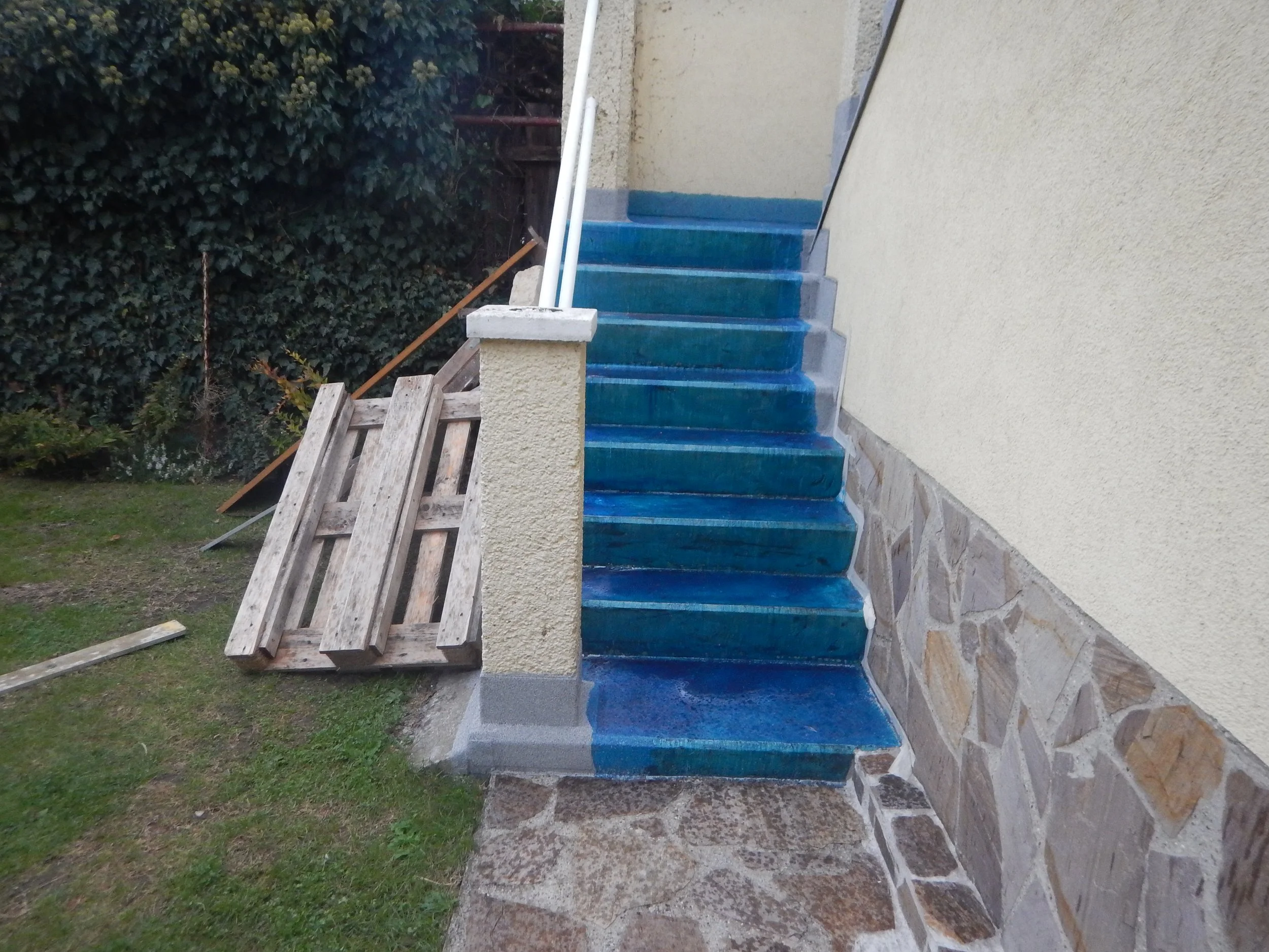 Ansicht der Abzudichtenden Treppe, die bereits vorbereitet ist für die fachberechte Abdichtung