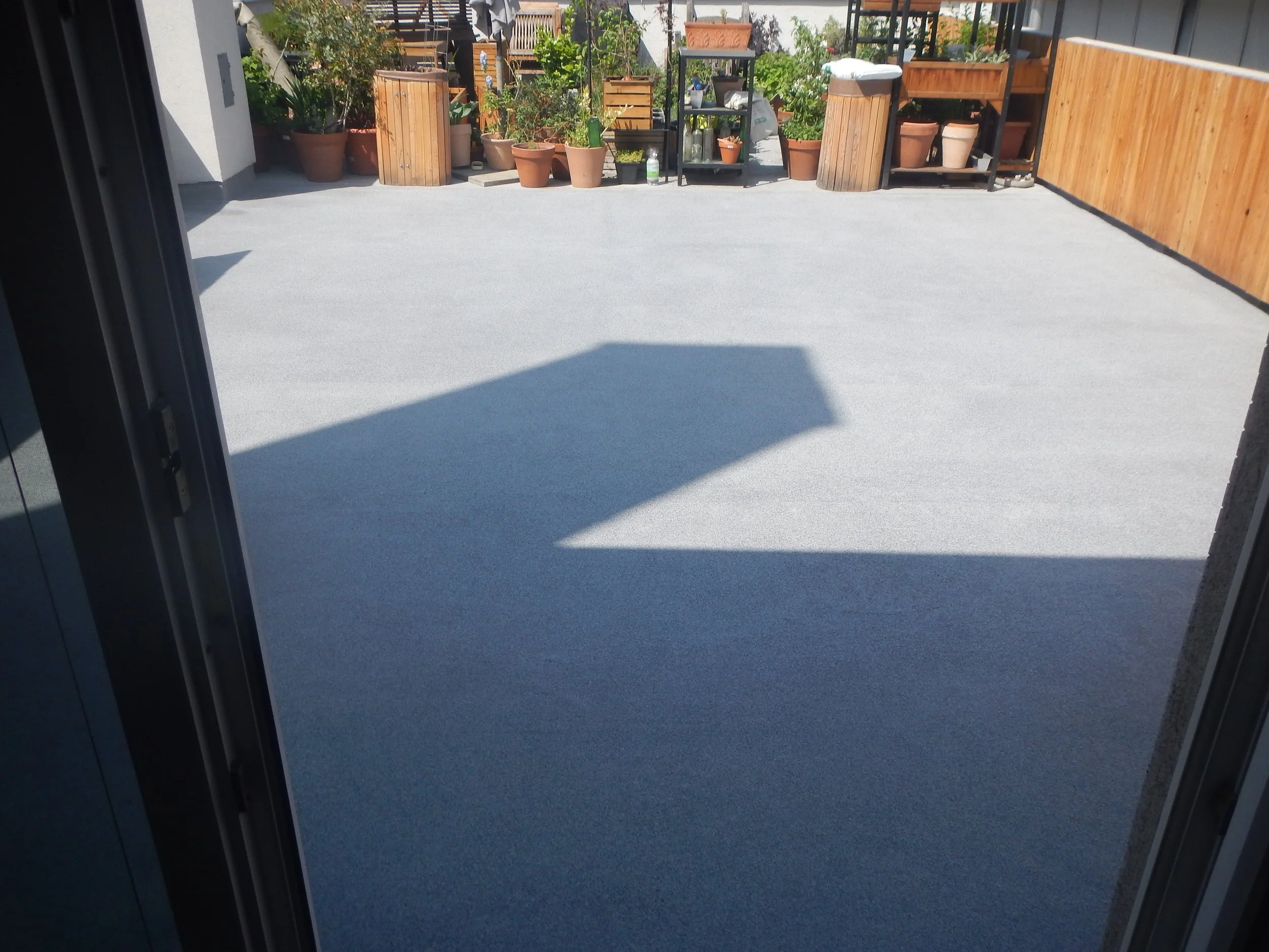 Ansicht der fertigen und sauber sanierten Terrasse.