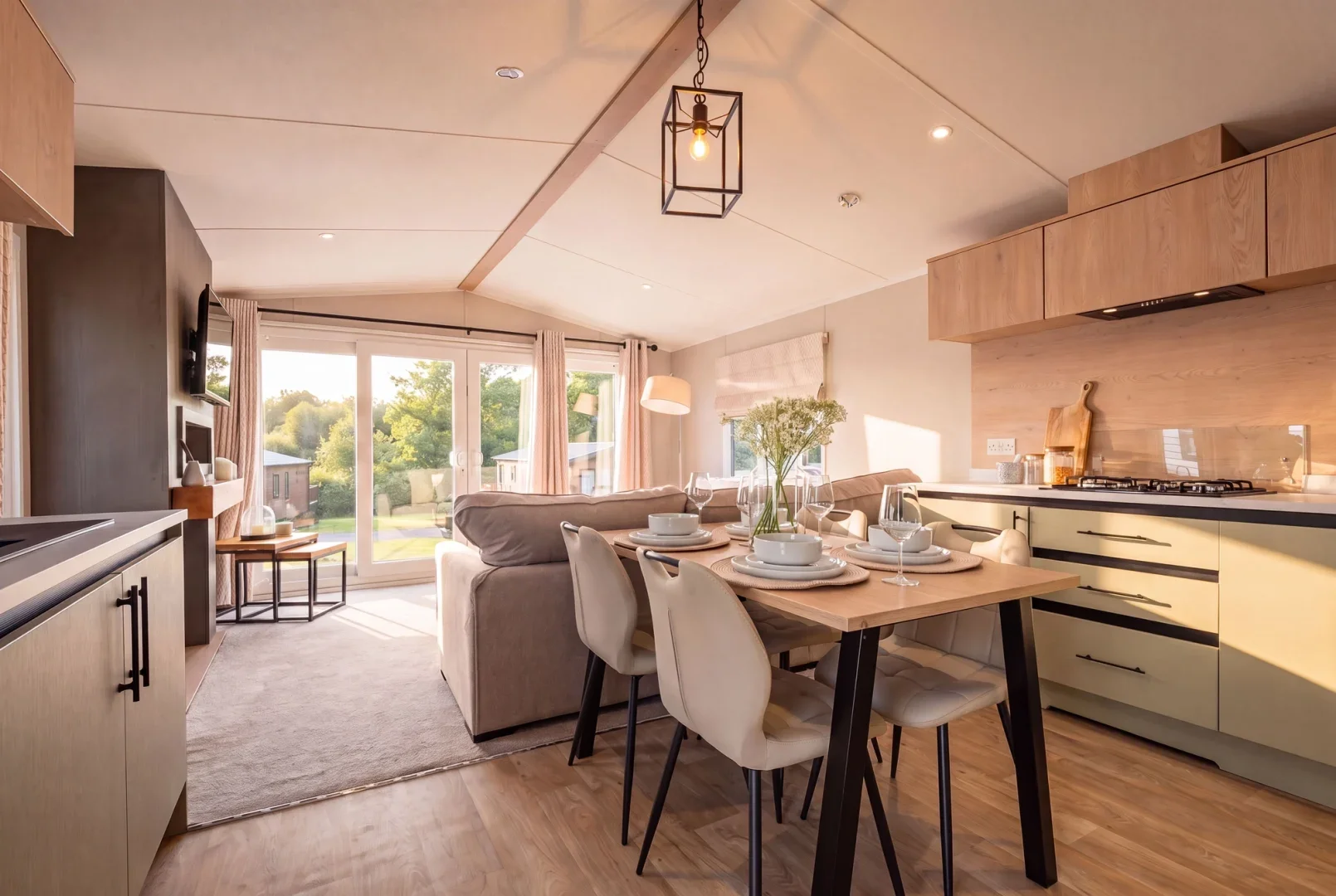 Arlington_kitchen_dining_1_e24d401809.webp