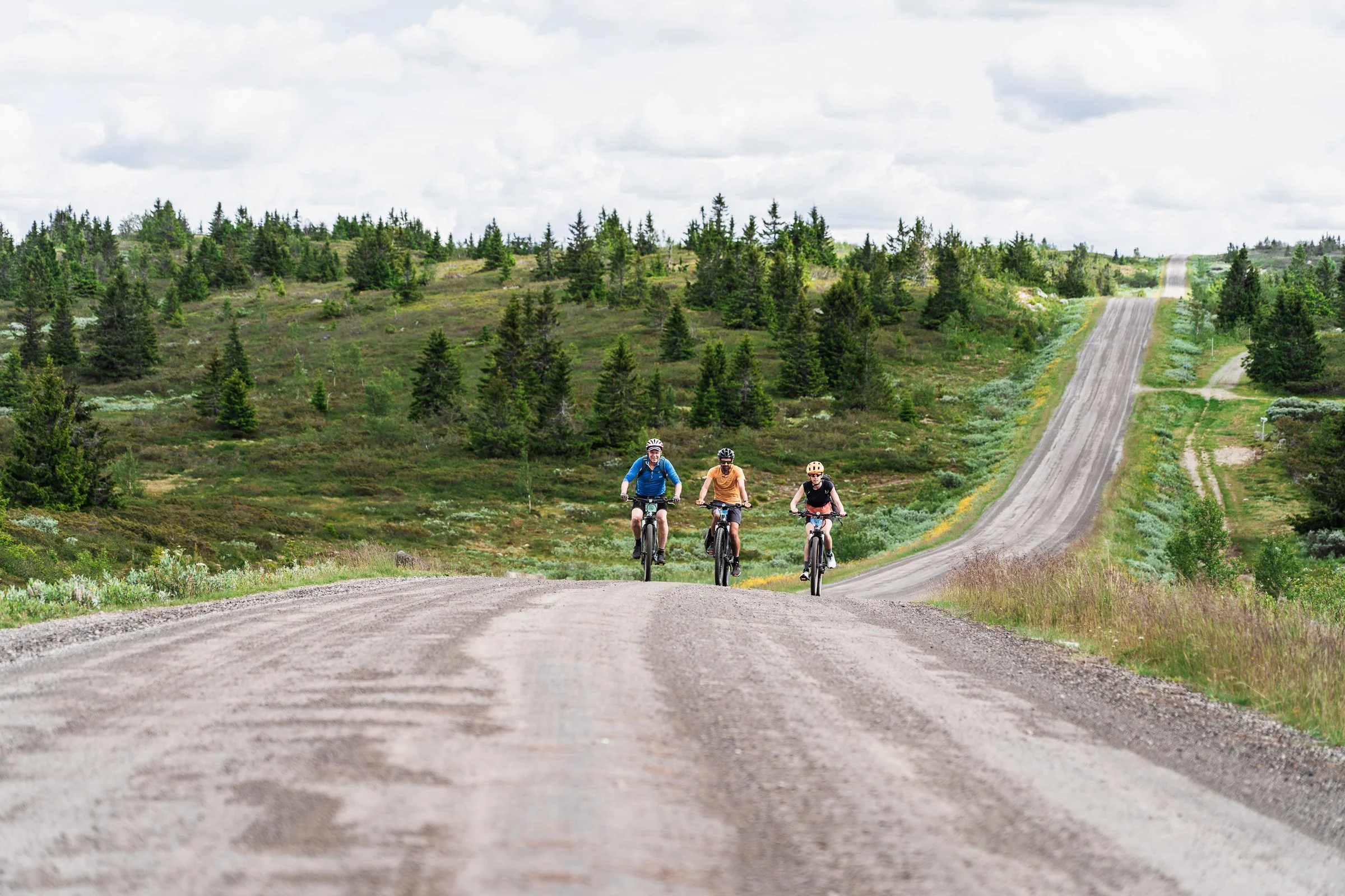 Cycling through the Hafjell mountains on a guided e-bike tour in Norway