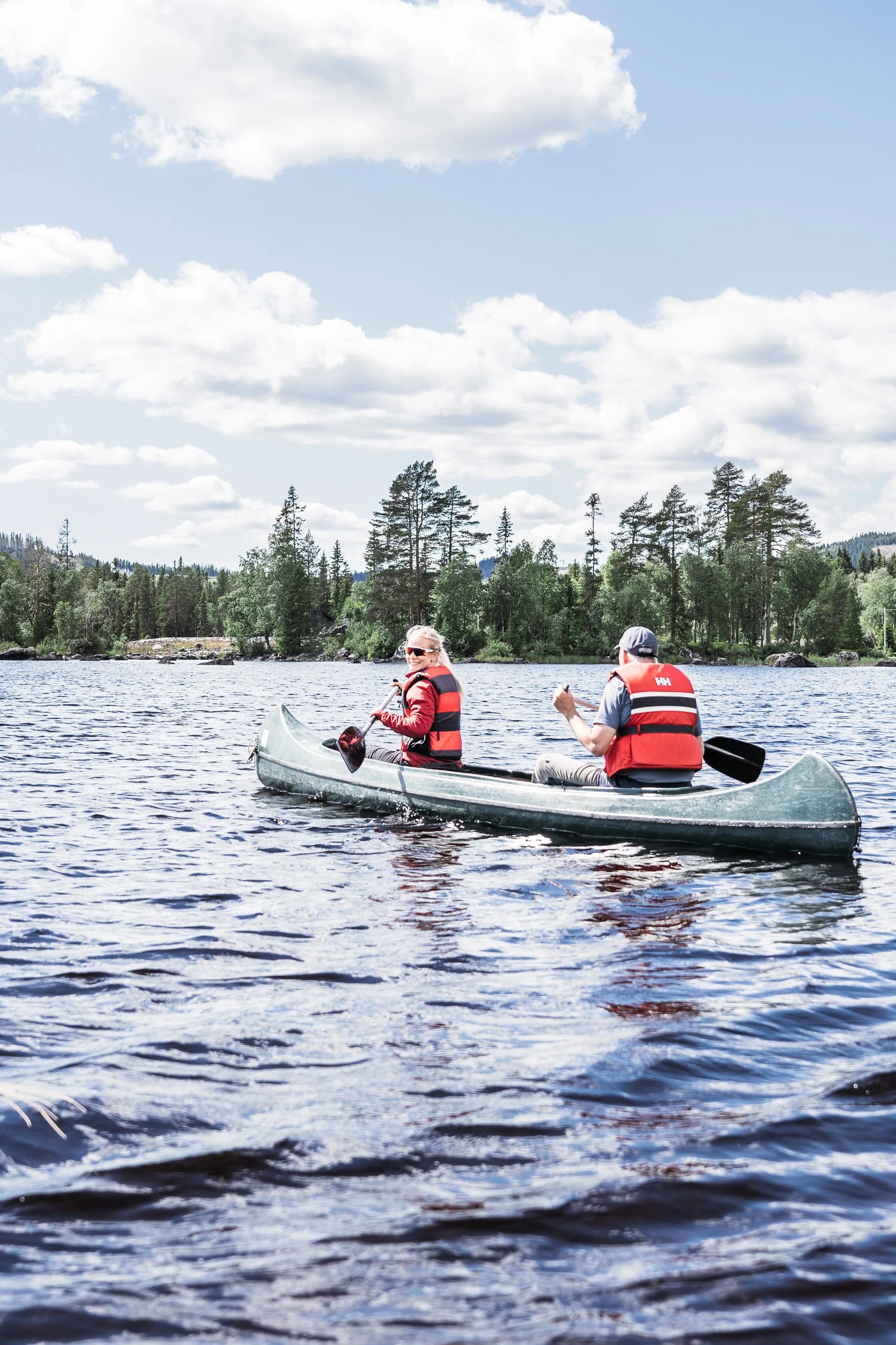 Couple enjoying an easy guided canoe tour near Lillehammer with a local guide