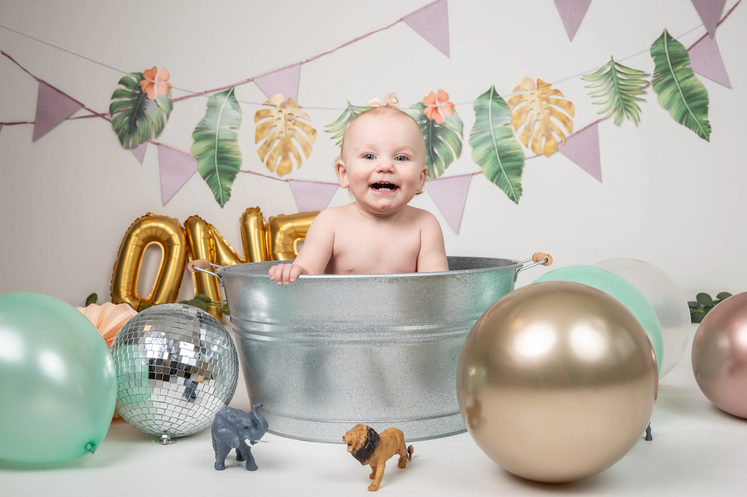 baby in bad tijdens smash en splash fotoshoot Obdam