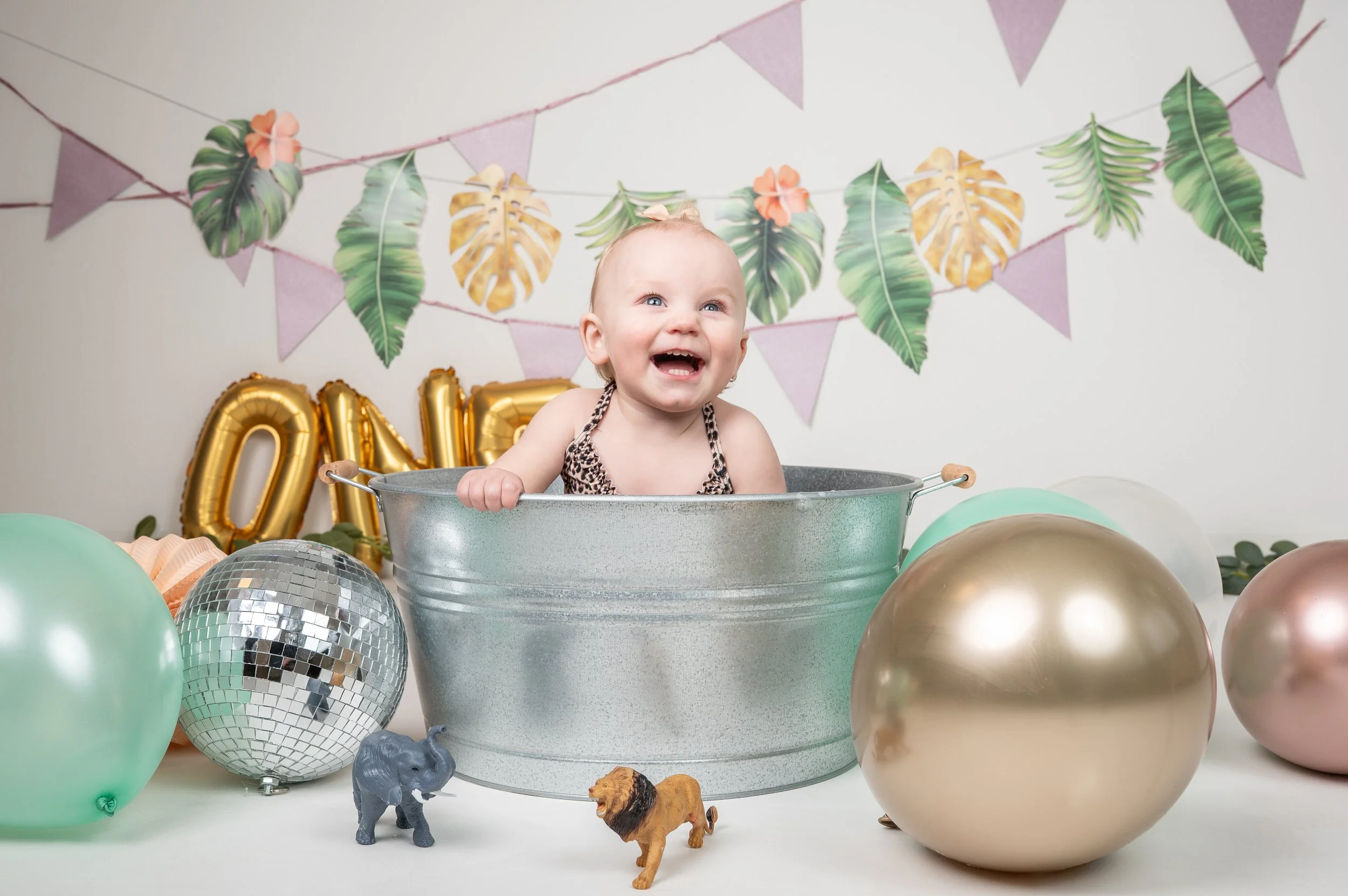 baby in bad tijdens smash en splash fotoshoot Obdam