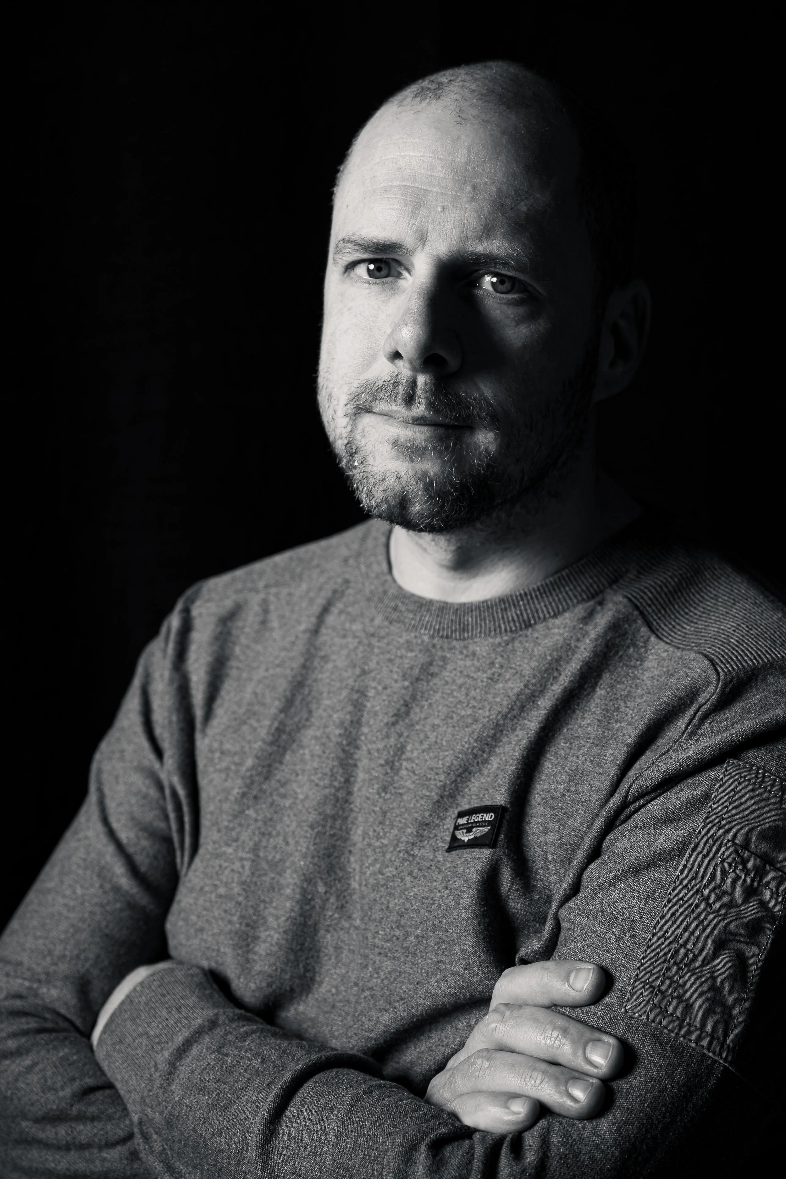 Zakelijk portret van ondernemer, krachtige uitstraling, studiofotografie Obdam