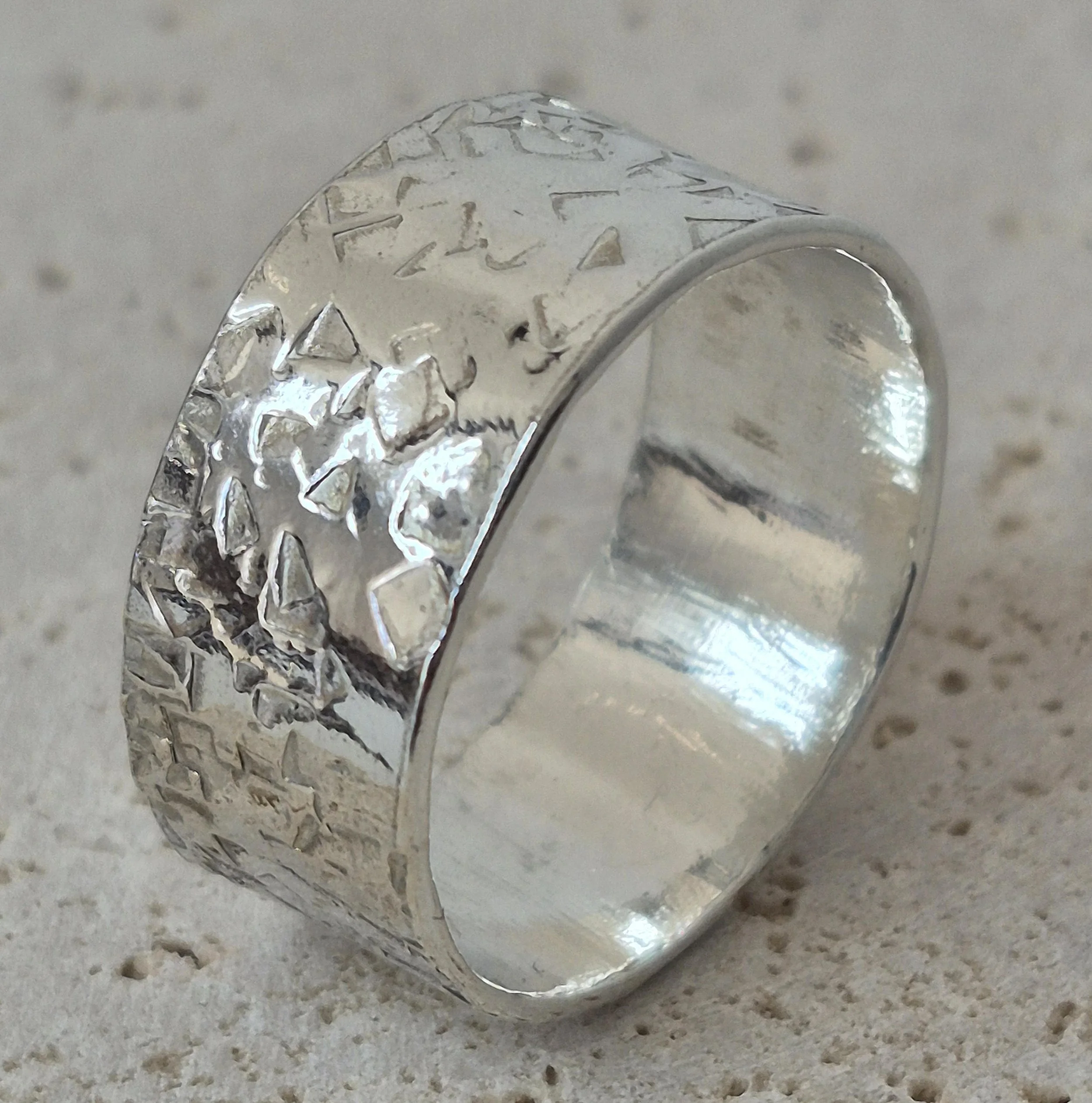 Hammer_Finish_Ring_1.jpg