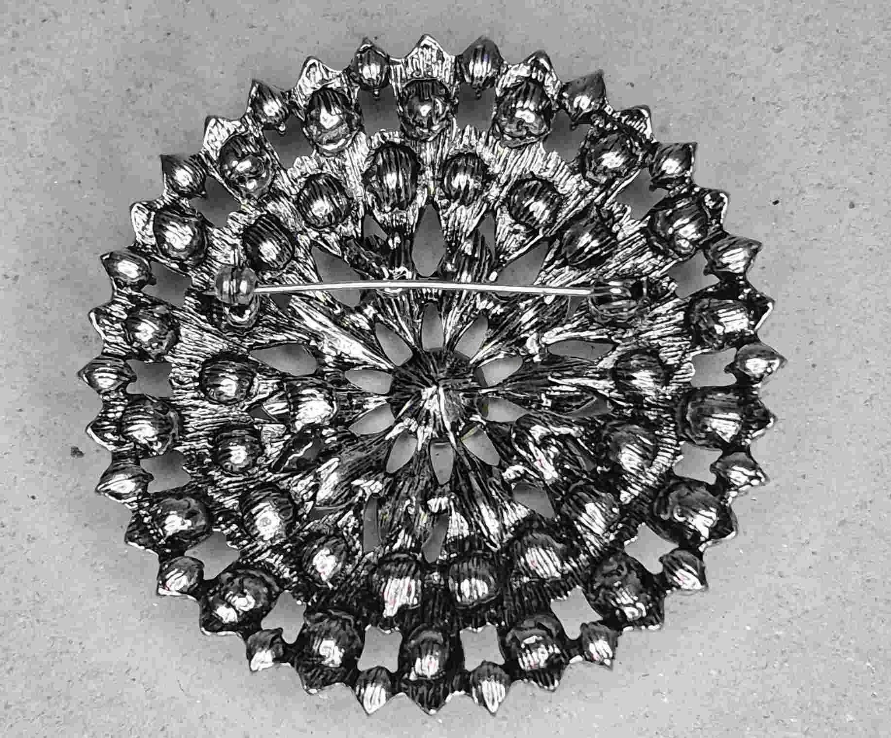 Pearl_Halo_Brooch_1.jpg