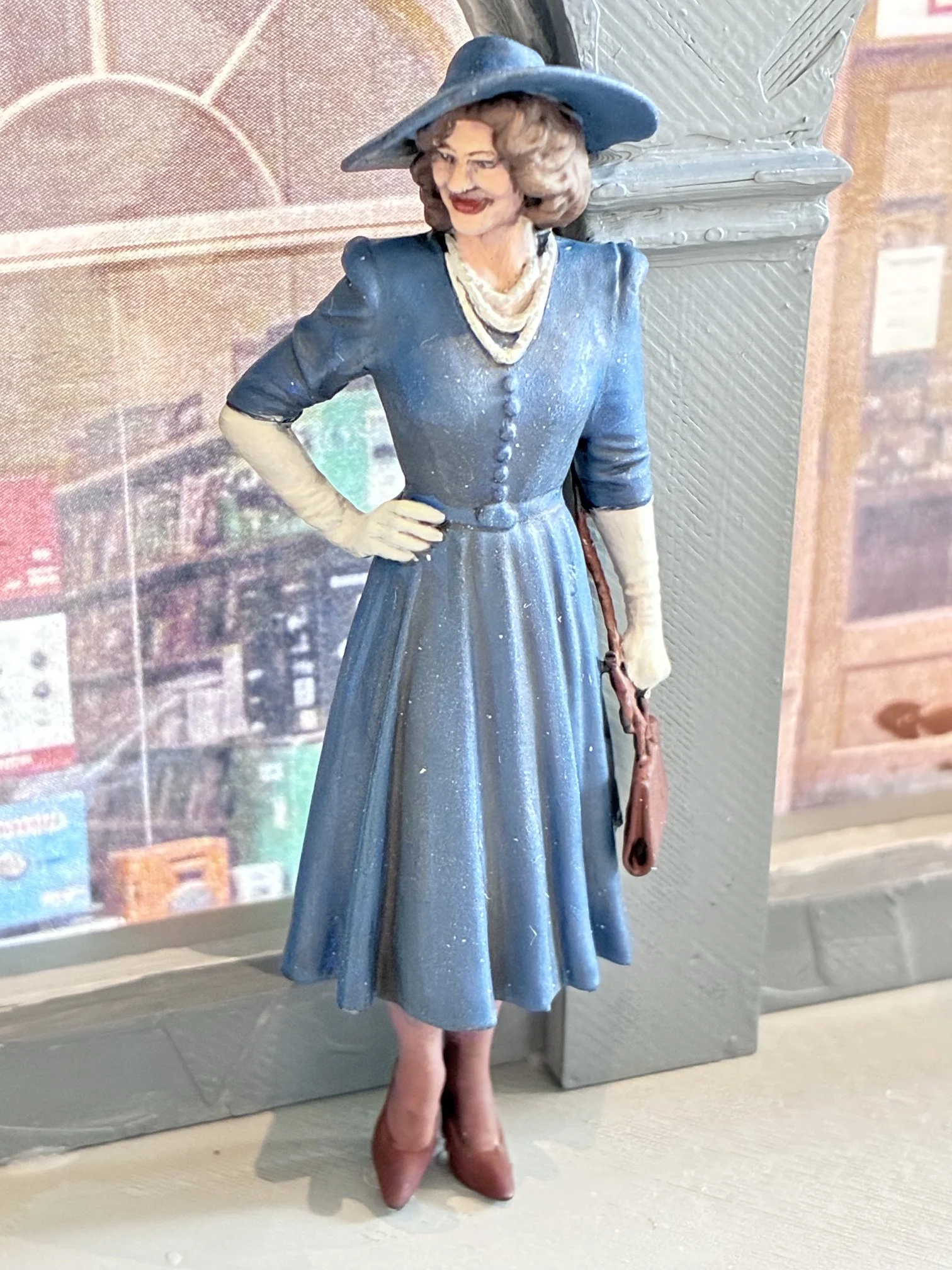 Resin print in scale 1:25 of 1950ths woman painted by Christopher Chan