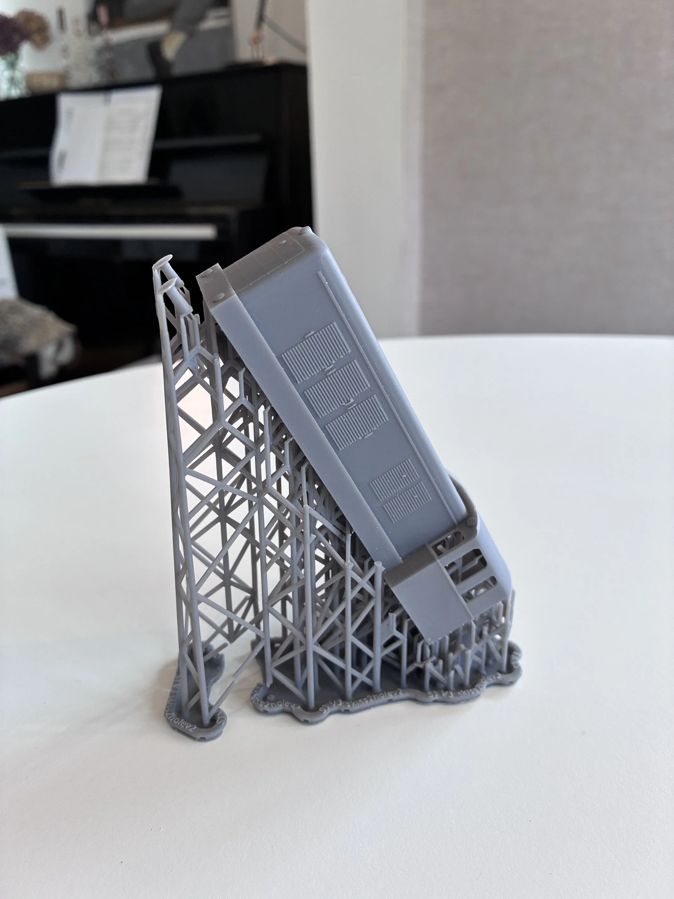 Resin print of SJ V3 Diesellocomotive, own design in Fusion 360.