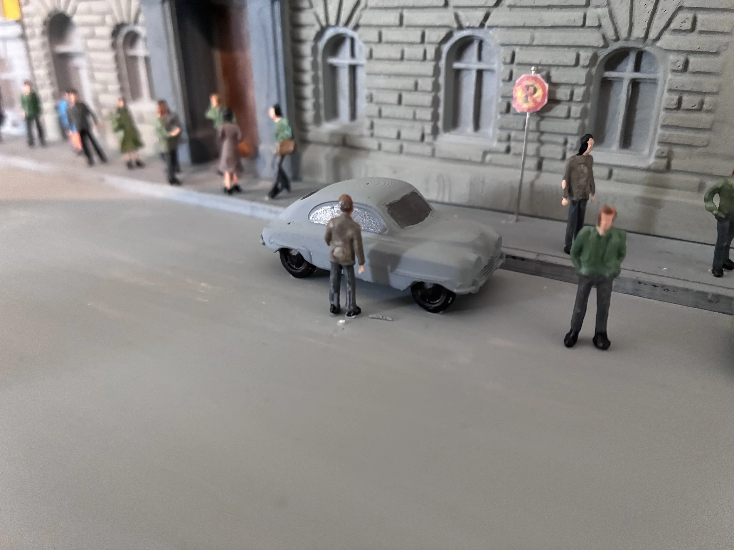 Scale model made in Anycubic Cobra Max with figures and cars printed in Resin
