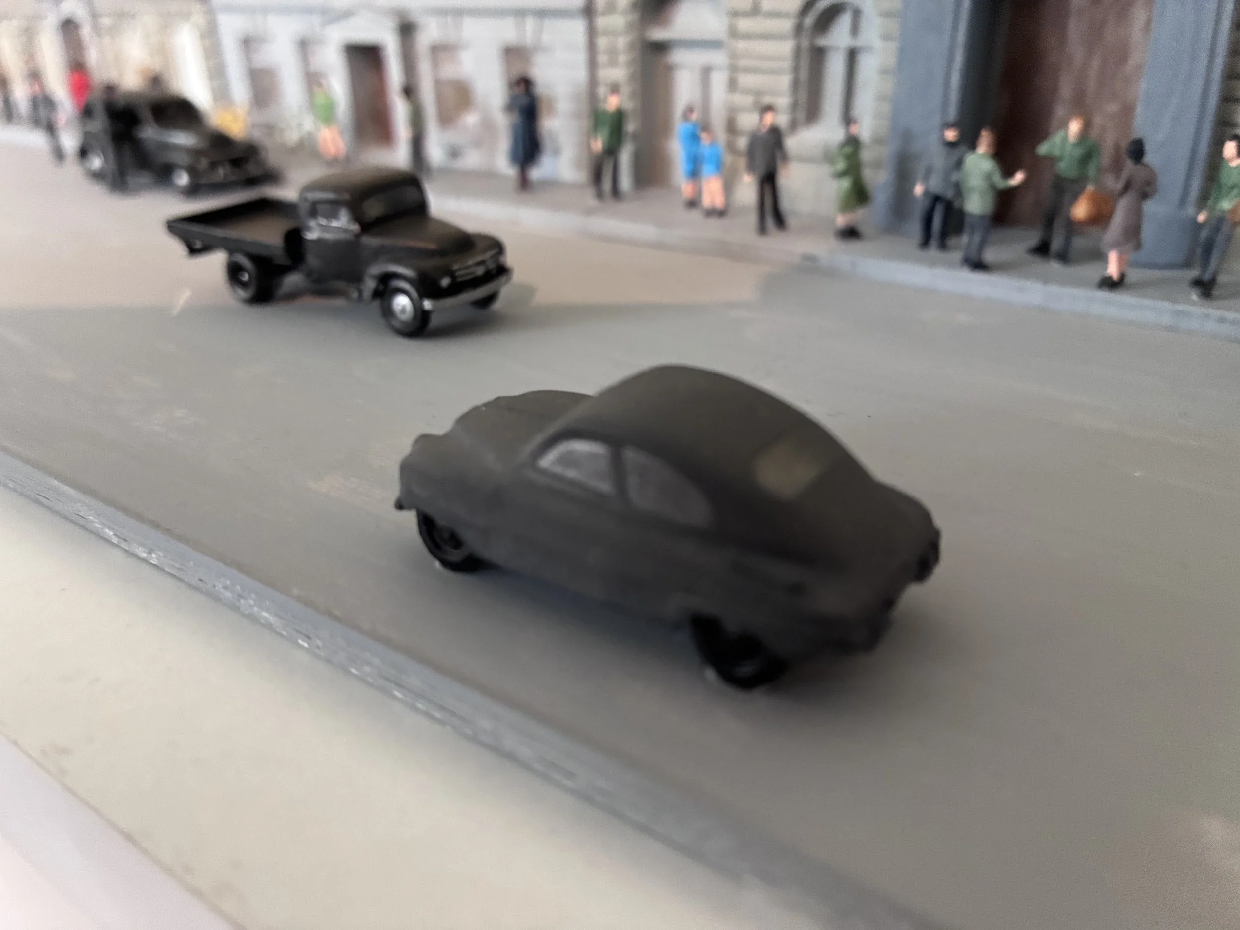 Scale model made in Anycubic Cobra Max with figures and cars printed in Resin