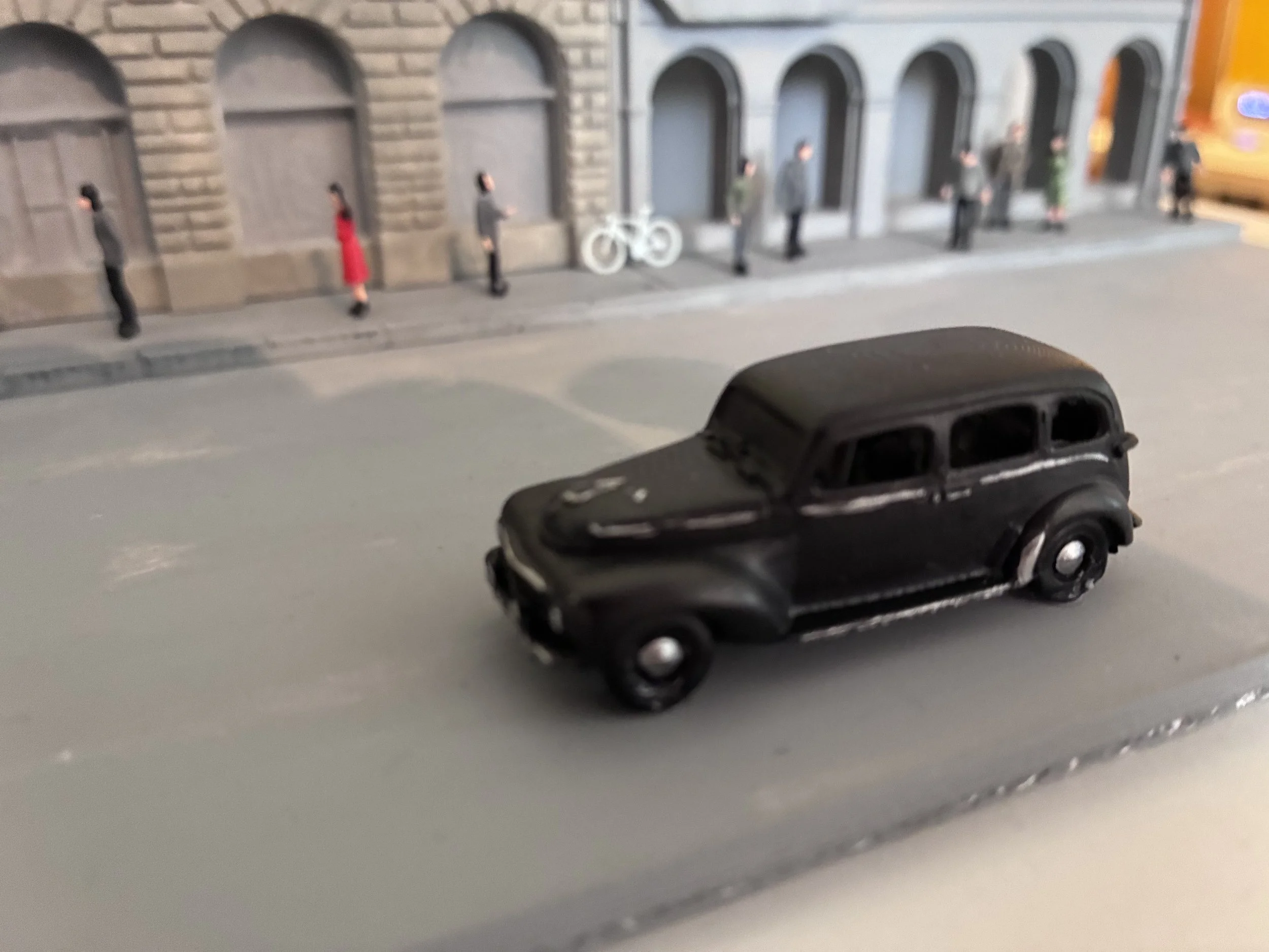 Scale model made in Anycubic Cobra Max with figures and cars printed in Resin