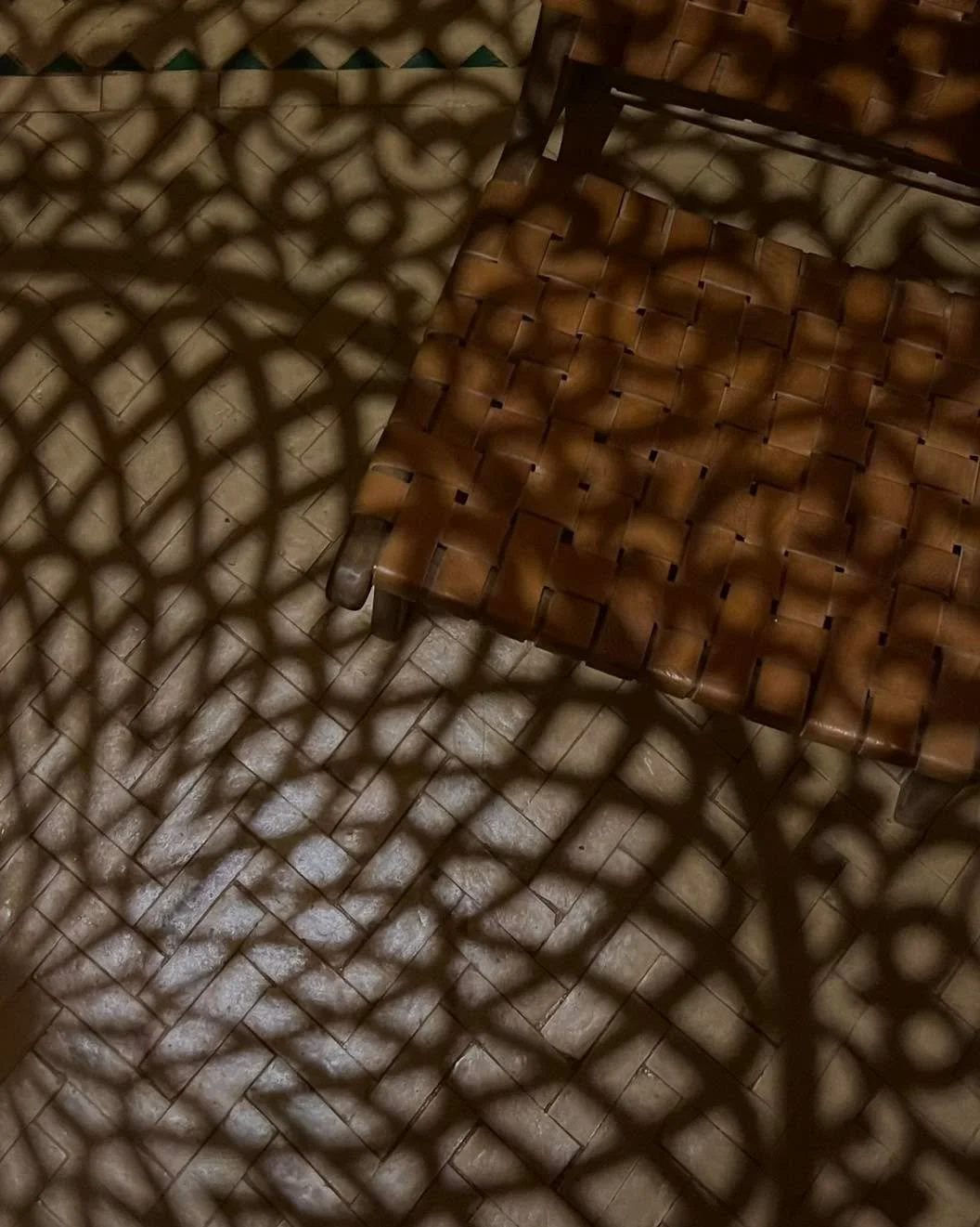 Shadows that feel like art&mdash;every night at the riad.

#riadelbadun #lightandshadow #marrakechnights #moroccotravel #designinspiration #texturelovers #boutiqueriad #riadlife #medinamarrakech #atmosphere #moroccandesign #stayinmarrakech