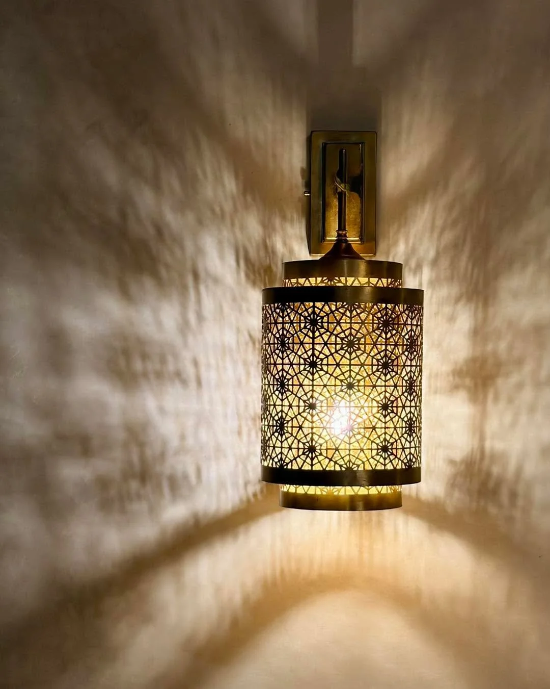 Moroccan lanterns: warm light, quiet magic. ✨

#riadelbadun #moroccanlantern #marrakech #morocco #designdetails #boutiquehotel #interiorinspo #lightandshadow #riadvibes #medinamarrakech #handcrafted #moroccandecor