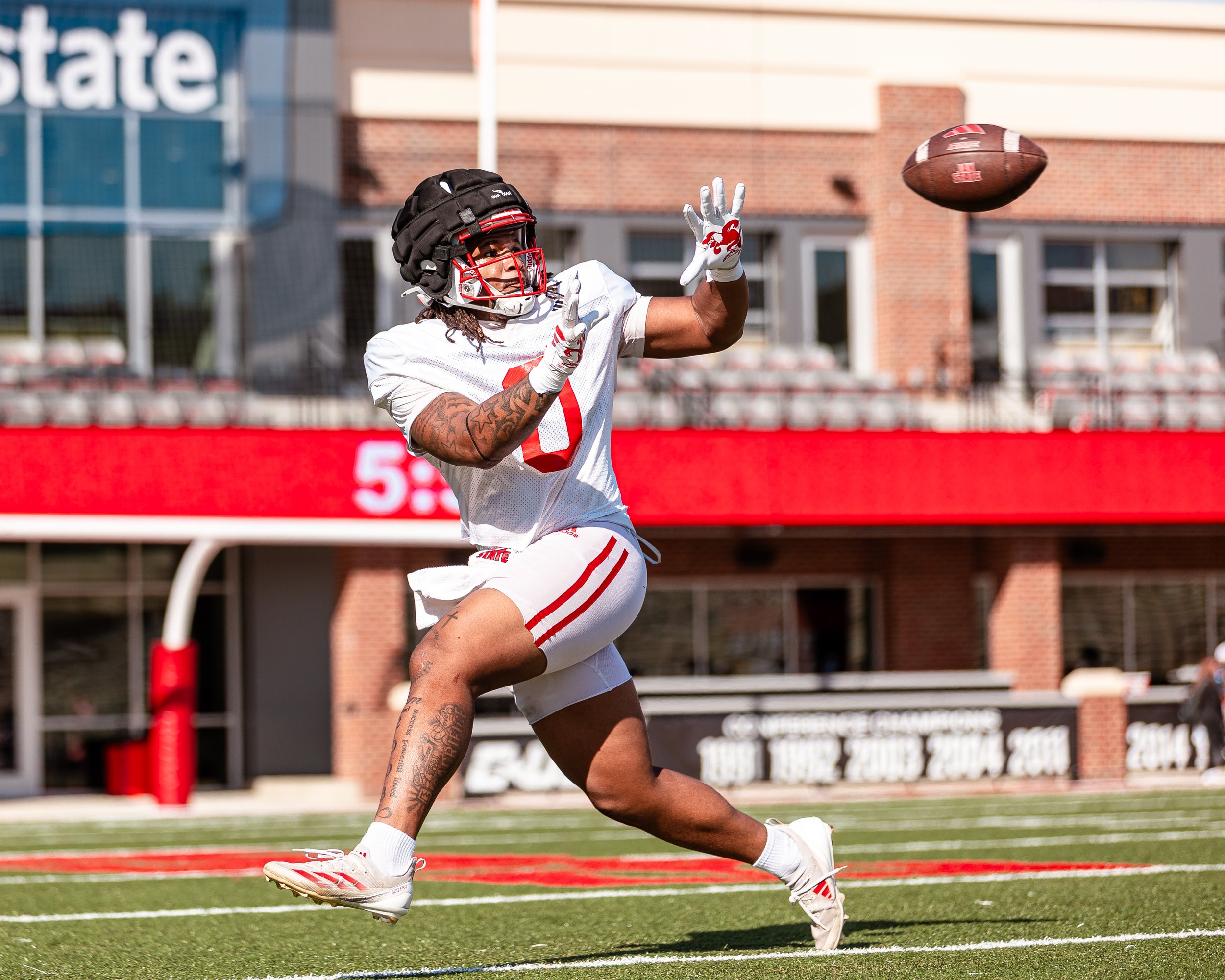 Another practice photo of #0, Andrew Paul catching the ball. Photos of players catching the football will always be my favorite.