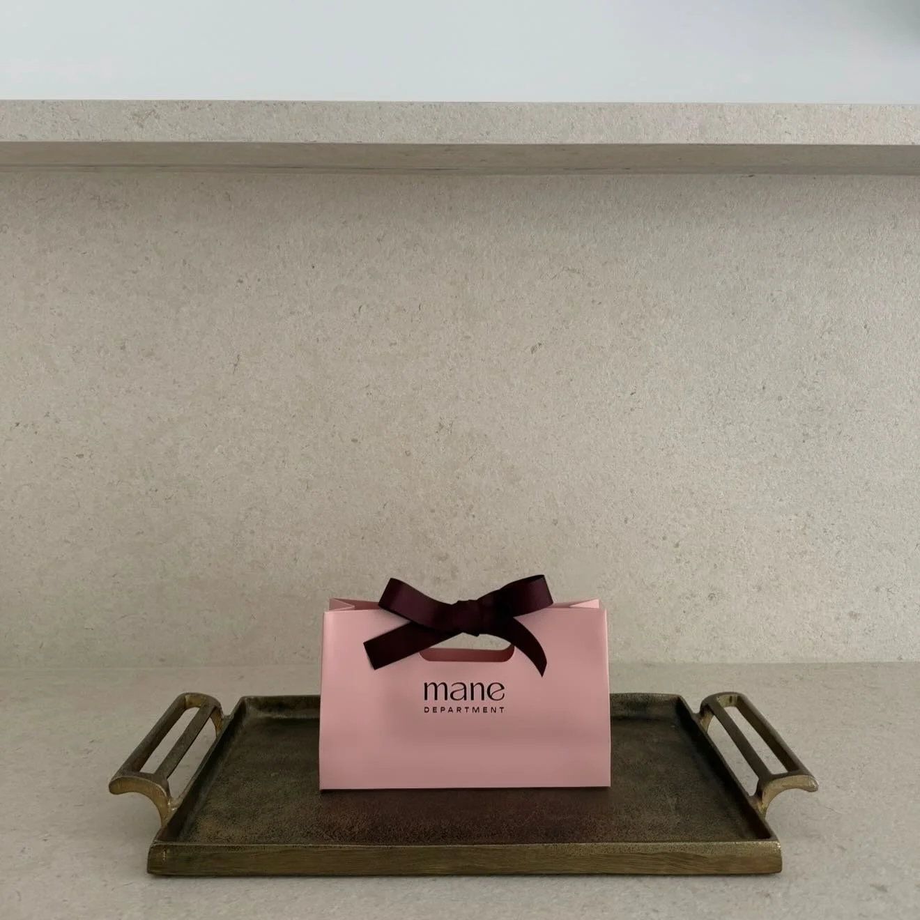 Packaged with purpose 🌎 Each Mane Department order arrives in thoughtfully designed in plastic-free packaging, making the perfect gift.

#frenchpin #elevatedessentials #frenchtwist #hairpin