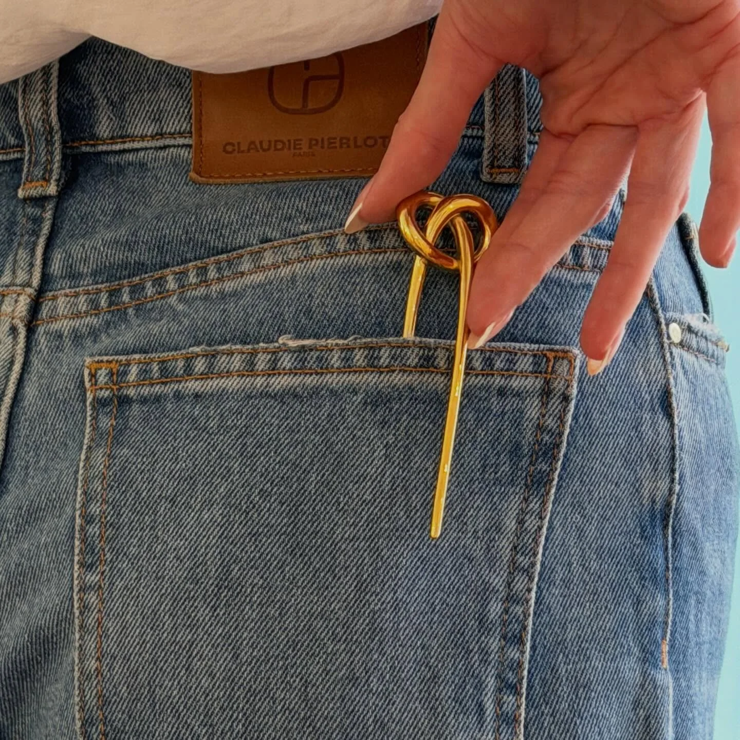 The kind of essential you reach for again and again&hellip;

#hairpin #frenchpin #luxuryhairaccessories #frenchtwist #hairjewelry