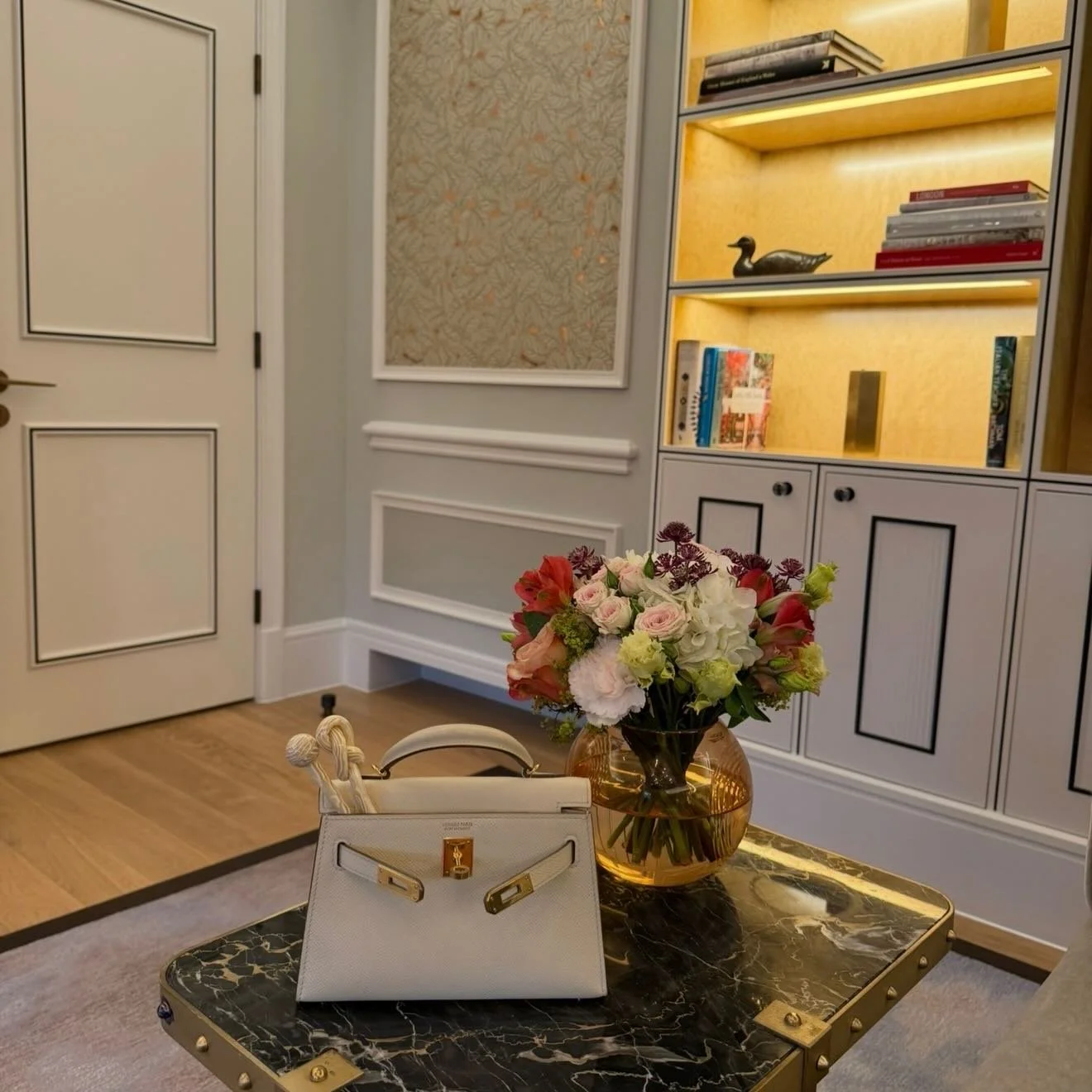 Everyday essentials, elevated. 

#frenchpin #hairpin #whatsinmybag #frenchtwist #luxuryhairaccessories