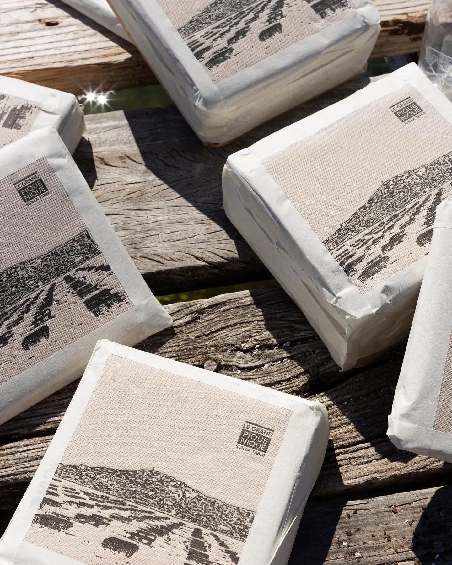 Les serviettes LGPN en papier kraft vous accompagnent &agrave; chaque repas ! ✨

Les plus de nos serviettes : 
Imprim&eacute;es &agrave; l&rsquo;encre v&eacute;g&eacute;tale
Made in S&egrave;te
Ecologique et eco-responsable 
Personnalisable (pour met