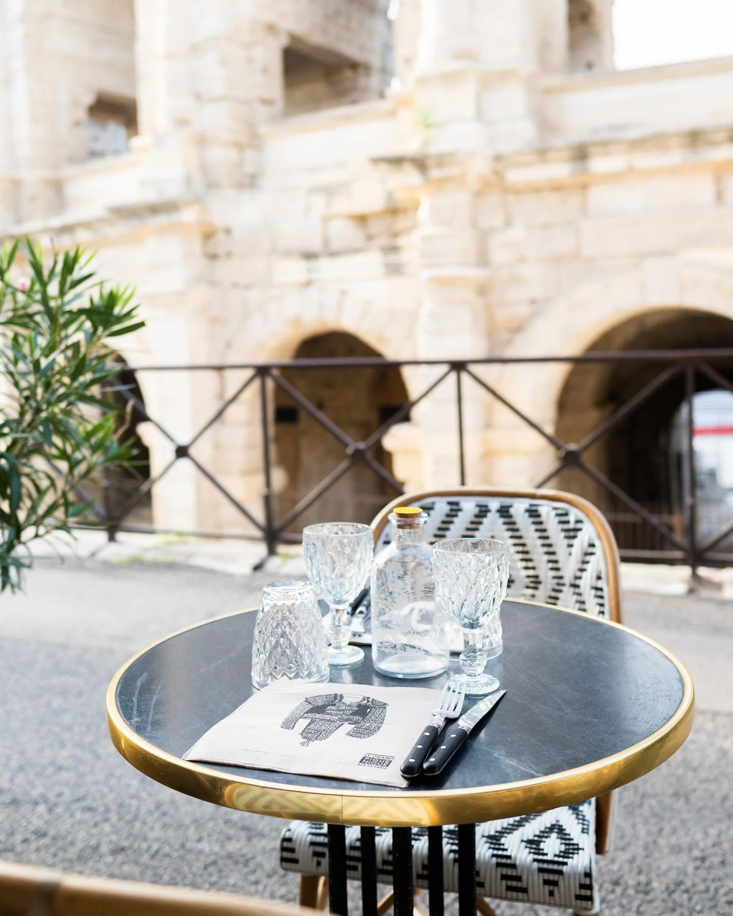LE GRAND PIQUE NIQUE S&rsquo;INSTALLE AU BISTRO POPULAIRE ! ☀️

D&eacute;couvrez nos serviettes personnalis&eacute;es en papier kraft pour faire de votre &eacute;tablissement une carte de visite forte &amp; green ! 🌿

Choisissez votre mod&egrave;le 