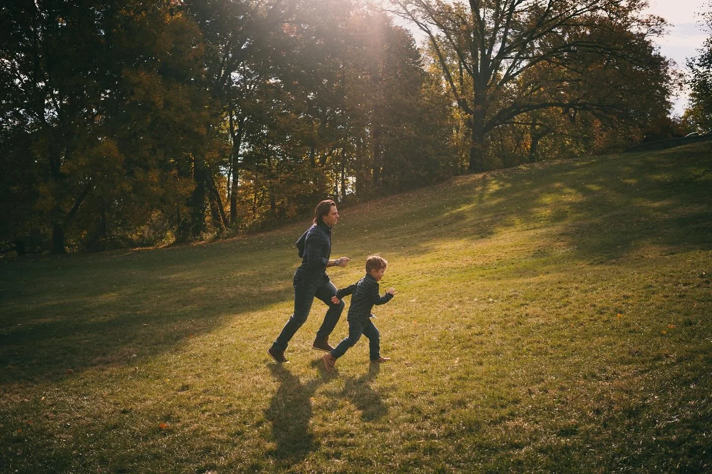 Nothing thrills me more than capturing love under the golden light. 
Limited spots remaining for fall sessions! DM me before autumn ends! 
FMC: @msalyssadaku 
#lensbyjezs #ottawafamilyphotographer #ottawaportraits #generationallove #familylegacy #s