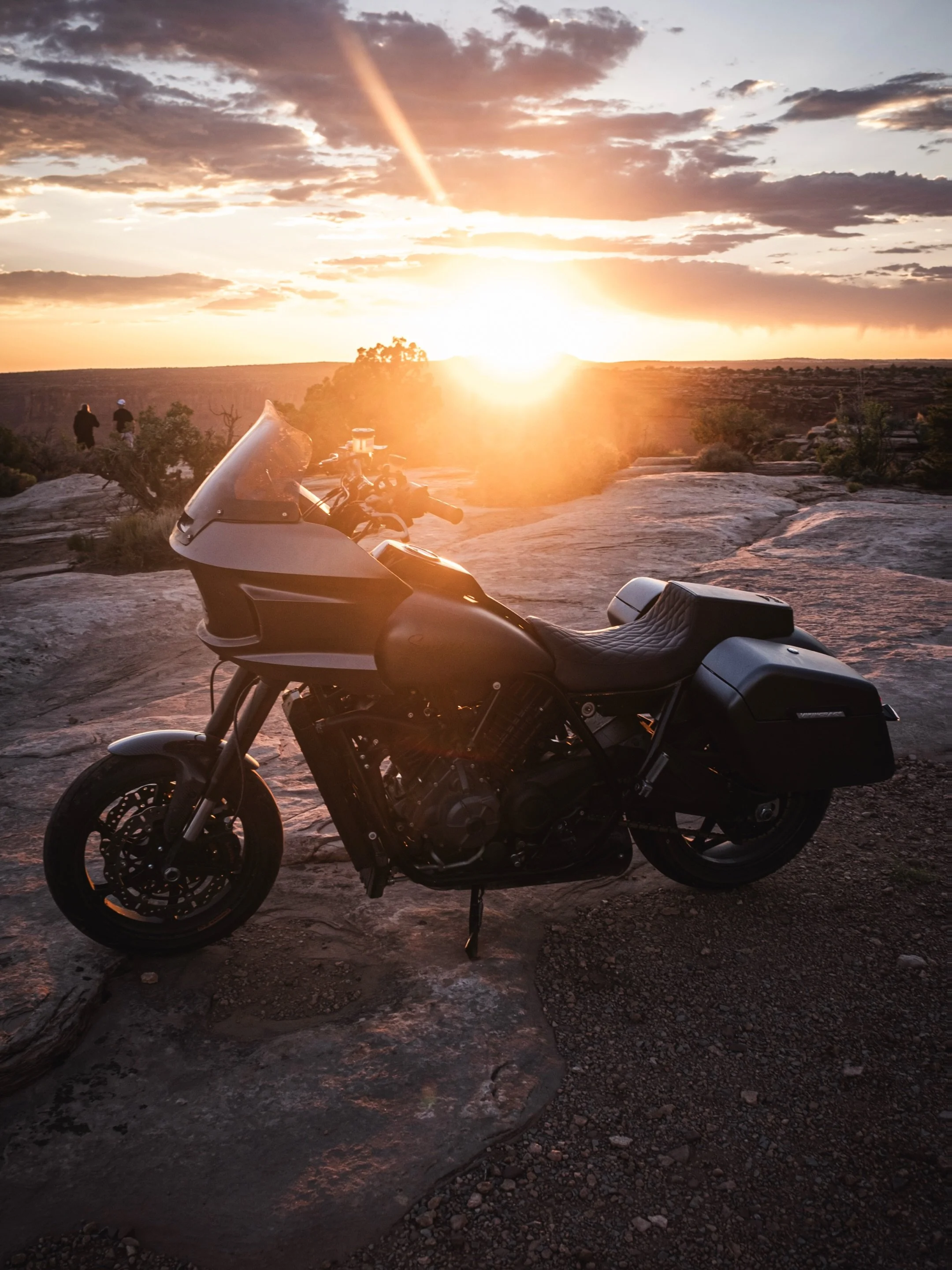 Nothing beats sunsets in MOAB. 🌅

The crew from @motocraftshow, @badbeard, and @croig.co had the opportunity to ride Super Cruiser &amp; SuperTouring prototypes across the country, filming the entire journey.

Come see us at @motocraftshow this July