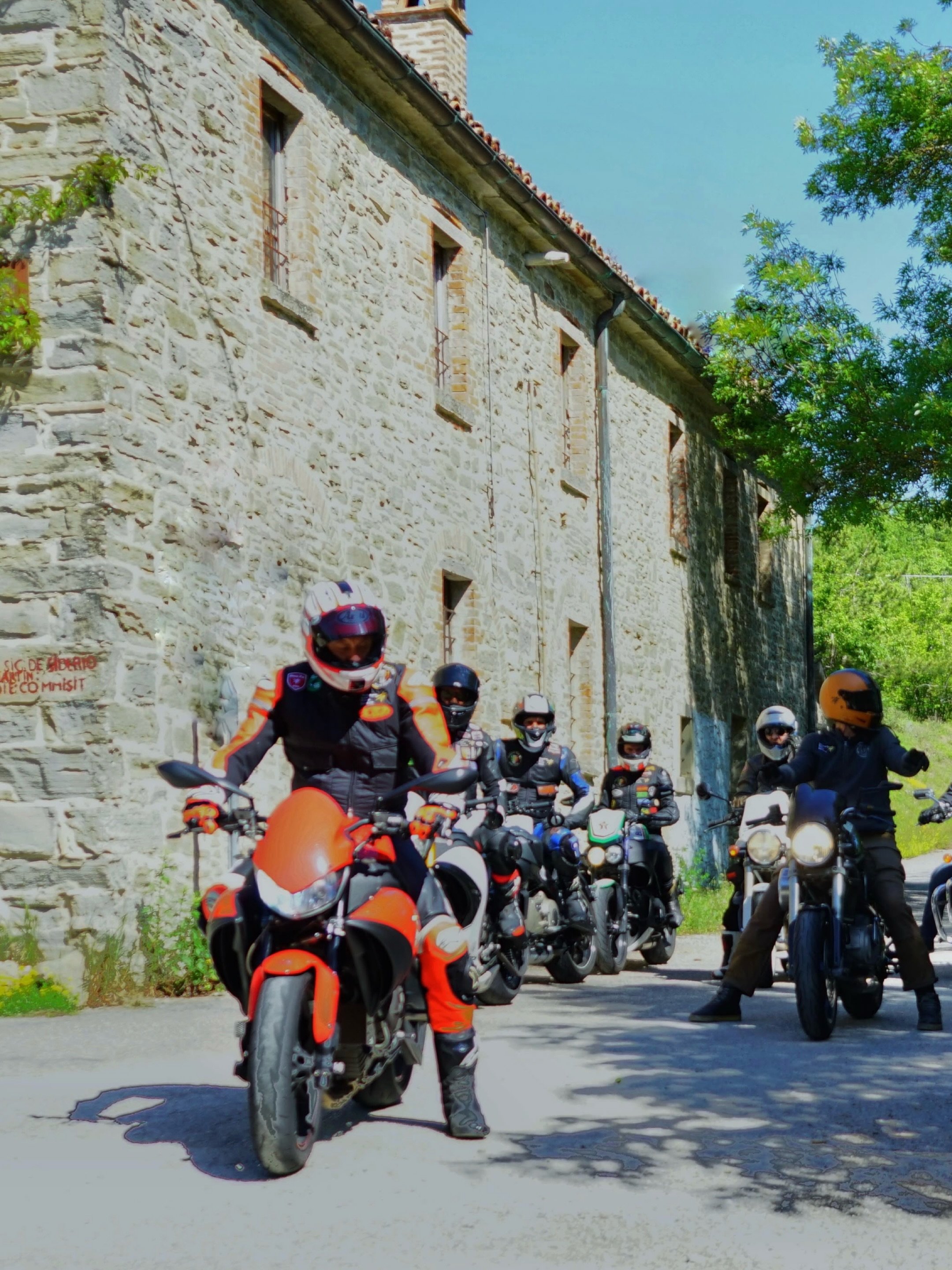 Greetings from Italy! 🇮🇹🇺🇸🏁

Members of the @devilstars_buell_club on their latest run from Grossglockner to Stelvio Pass in Northern Italy.

This legendary club has been active since 2002, celebrating 25 years next year in 2027. Are you a Buell
