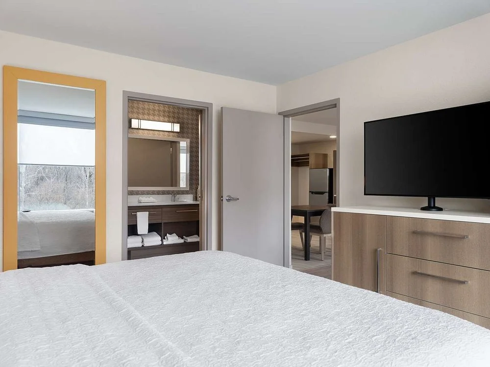 home 2 suites - brownsburg.room3.jpg