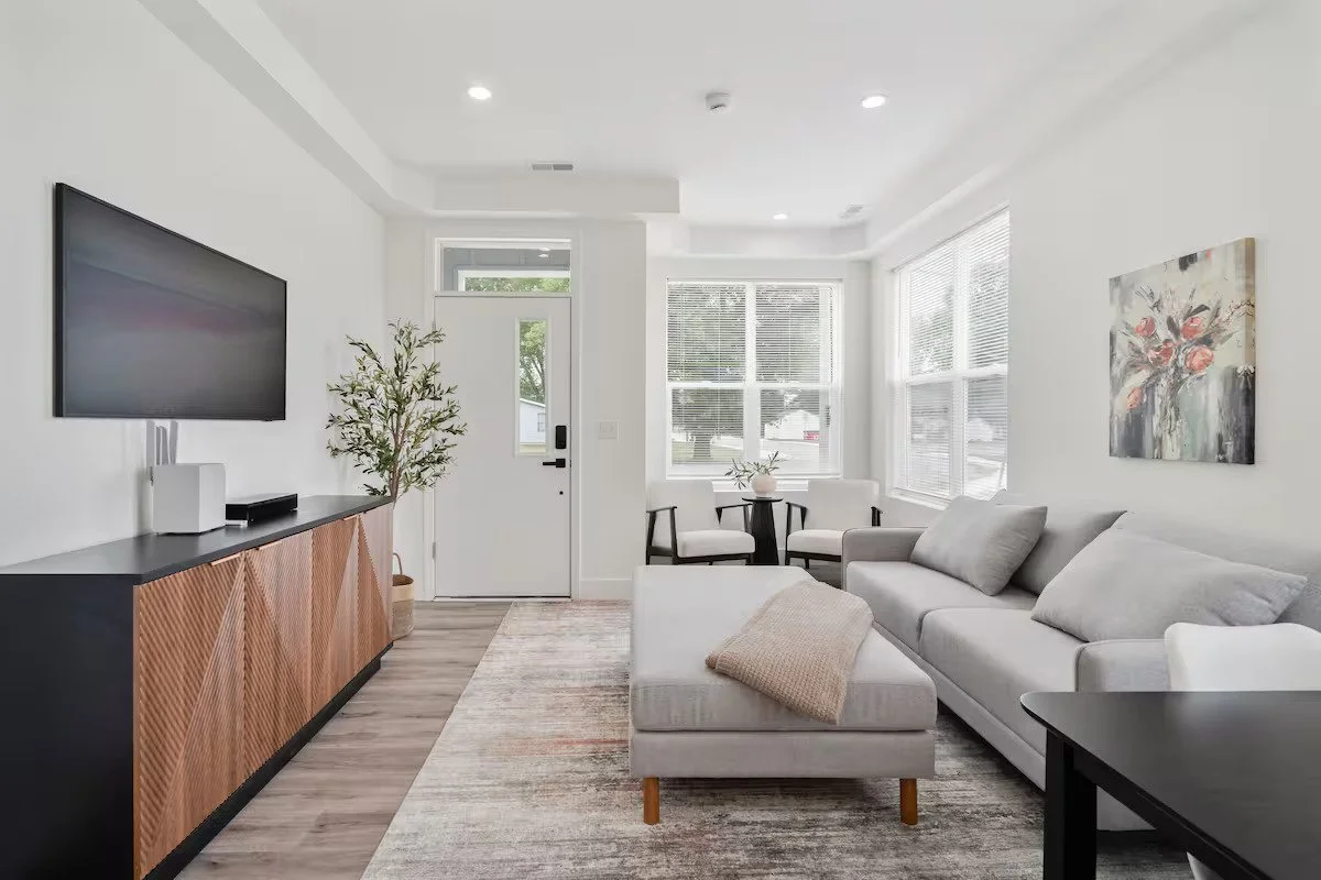 unit 4 baths - living.jpg