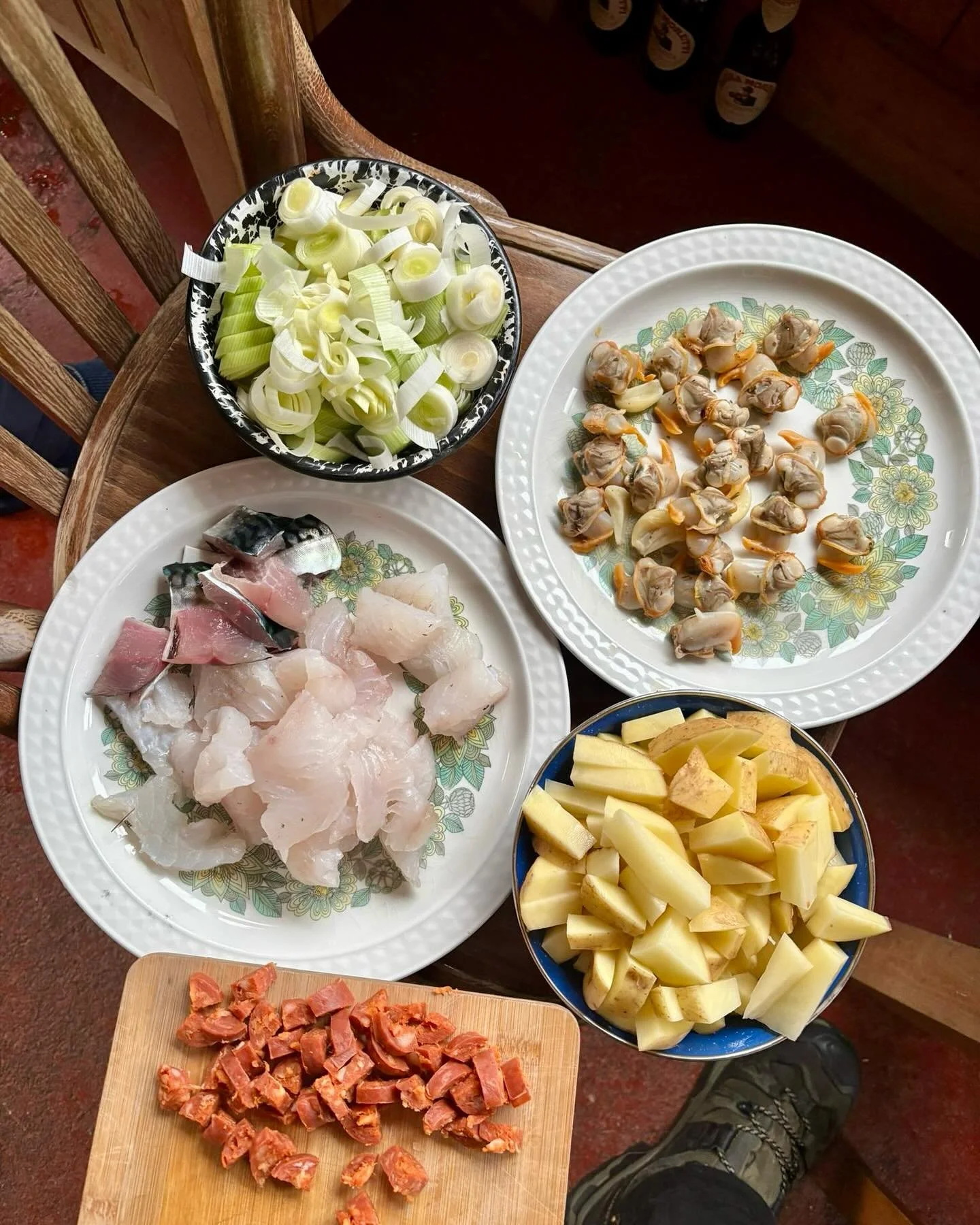 Freshly caught 🐚 🐟 

Can you guess the recipe? 

#Fishing #Spearfishing #Diving #FreeDiving #HunterGatherer #Pollock #Pollack #Cockles #Mackerel #Scallops #Foraging #HomeCooking #HomeCooks #Adventure #Exploring