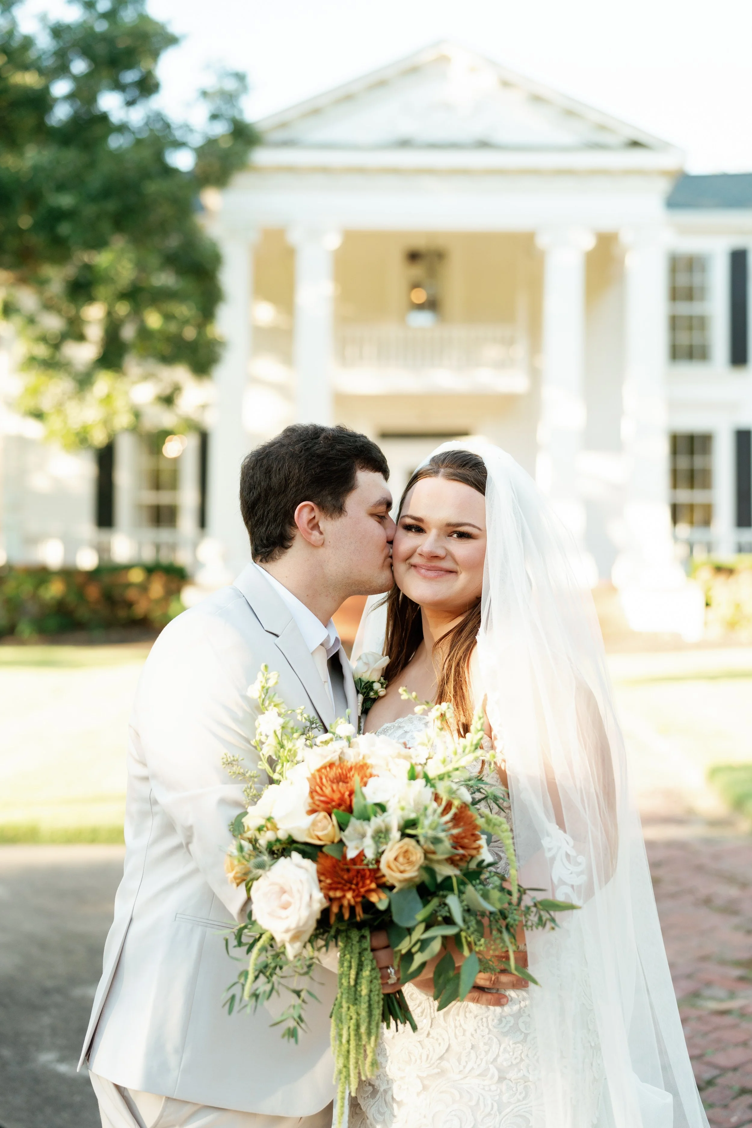 twin-oaks-mansion-wedding-portraits-humboldt-tennessee.jpg