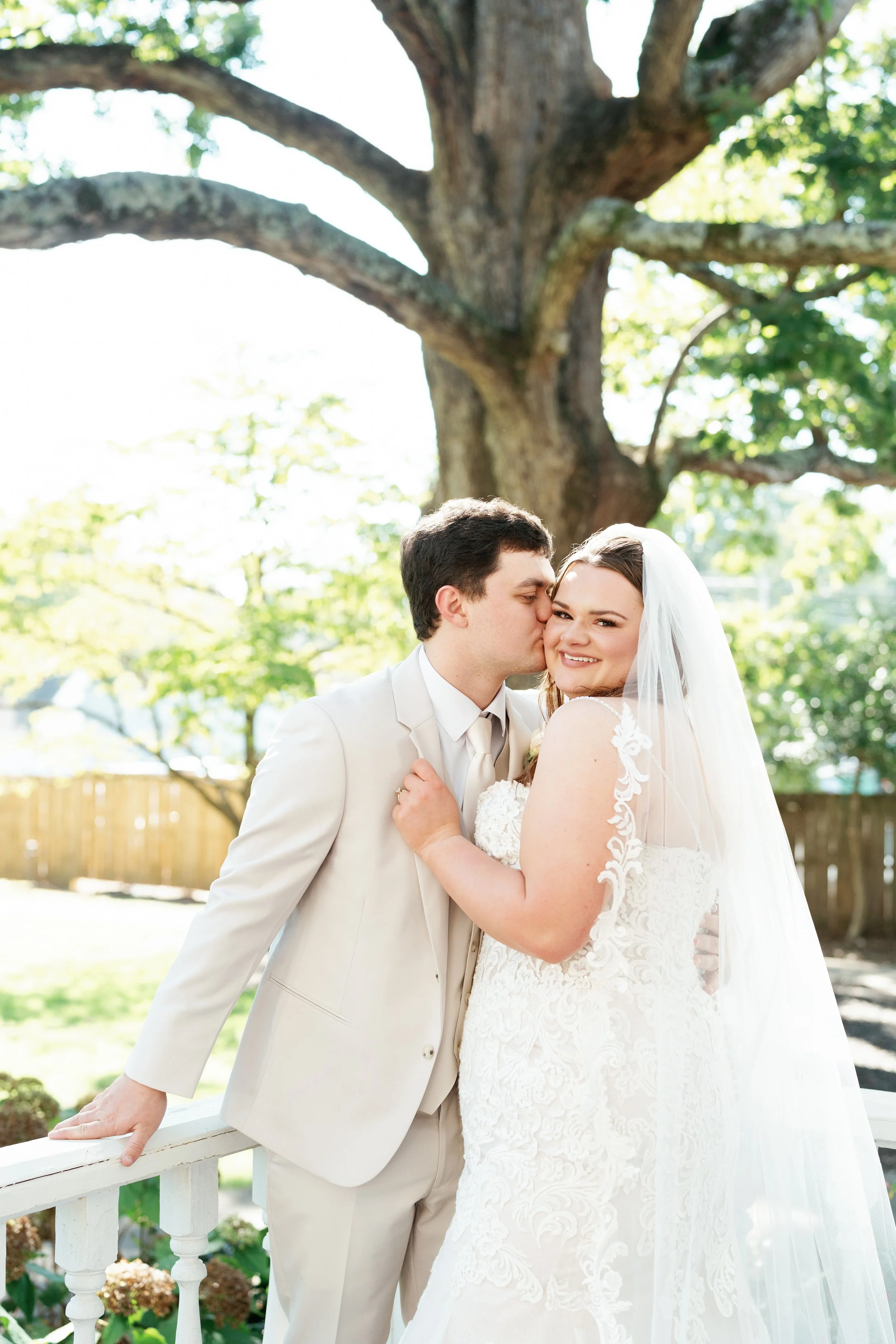 twin-oaks-mansion-wedding-portraits-humboldt-tennessee.jpg