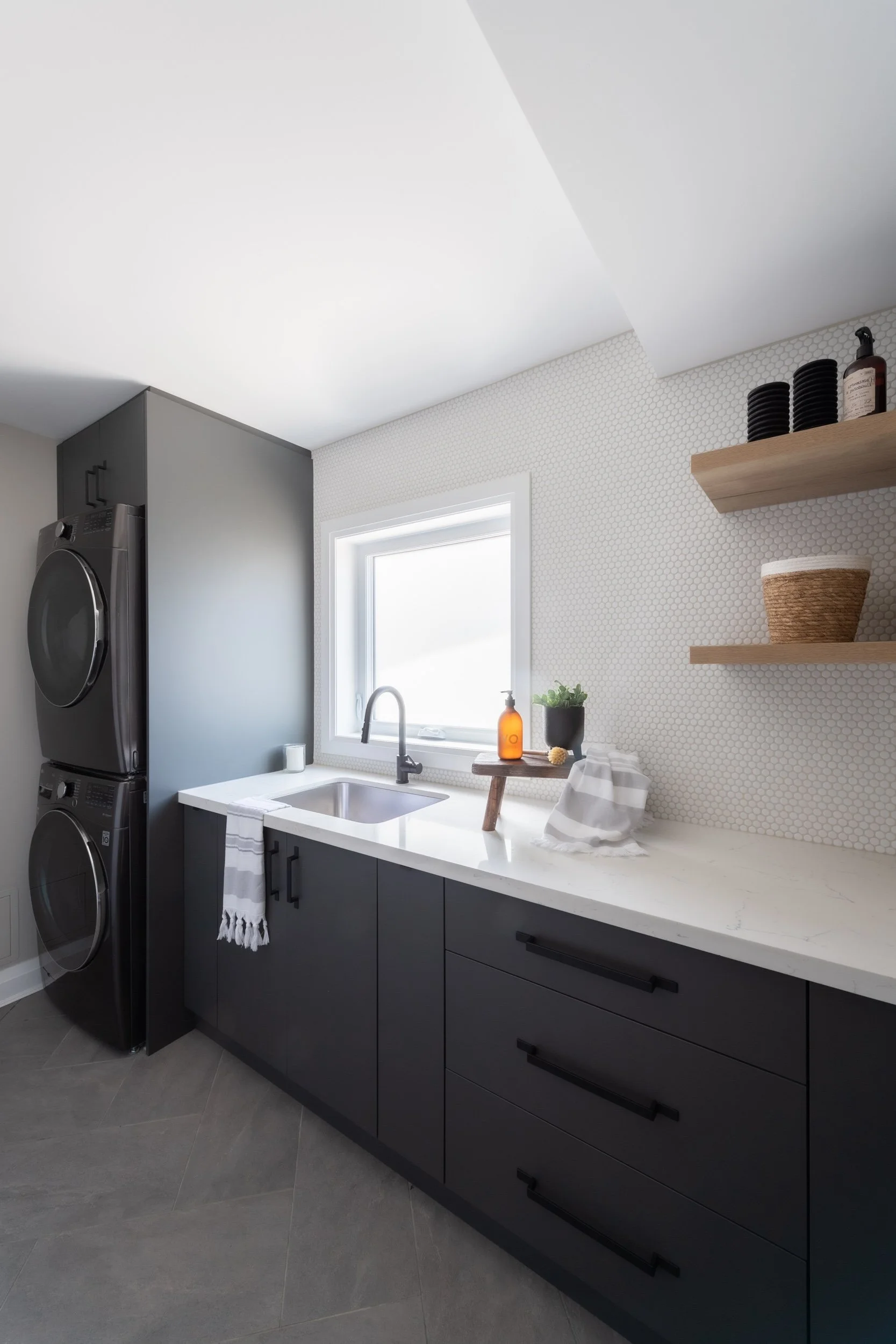 Laundry-Mudrooms_Cedarwood Jackie WEB--2.jpg