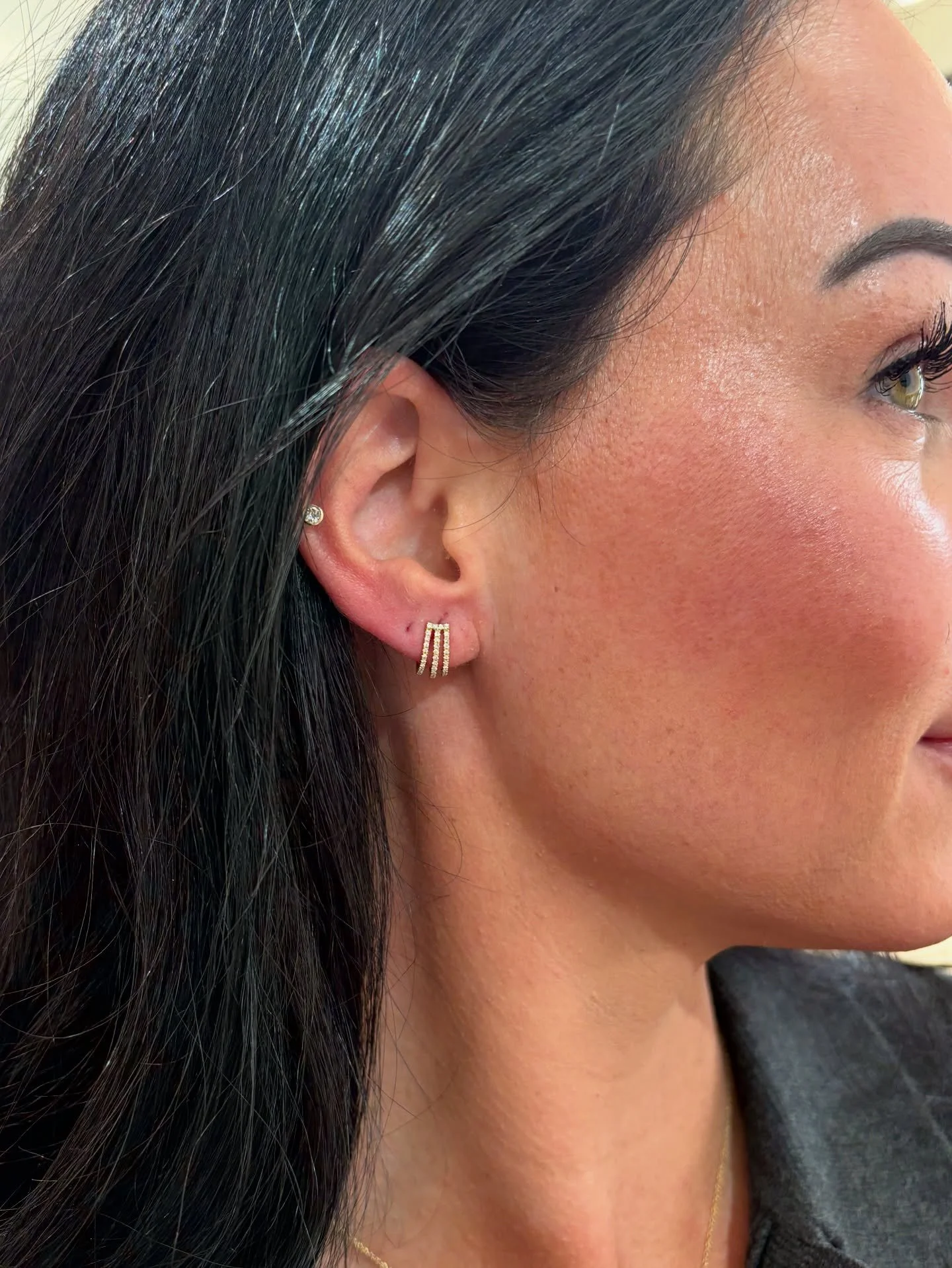 Dropping a little earring inspo on your feed 🫶🏼💓
&amp; if you need a piercing, we have that too @piercedbyggj