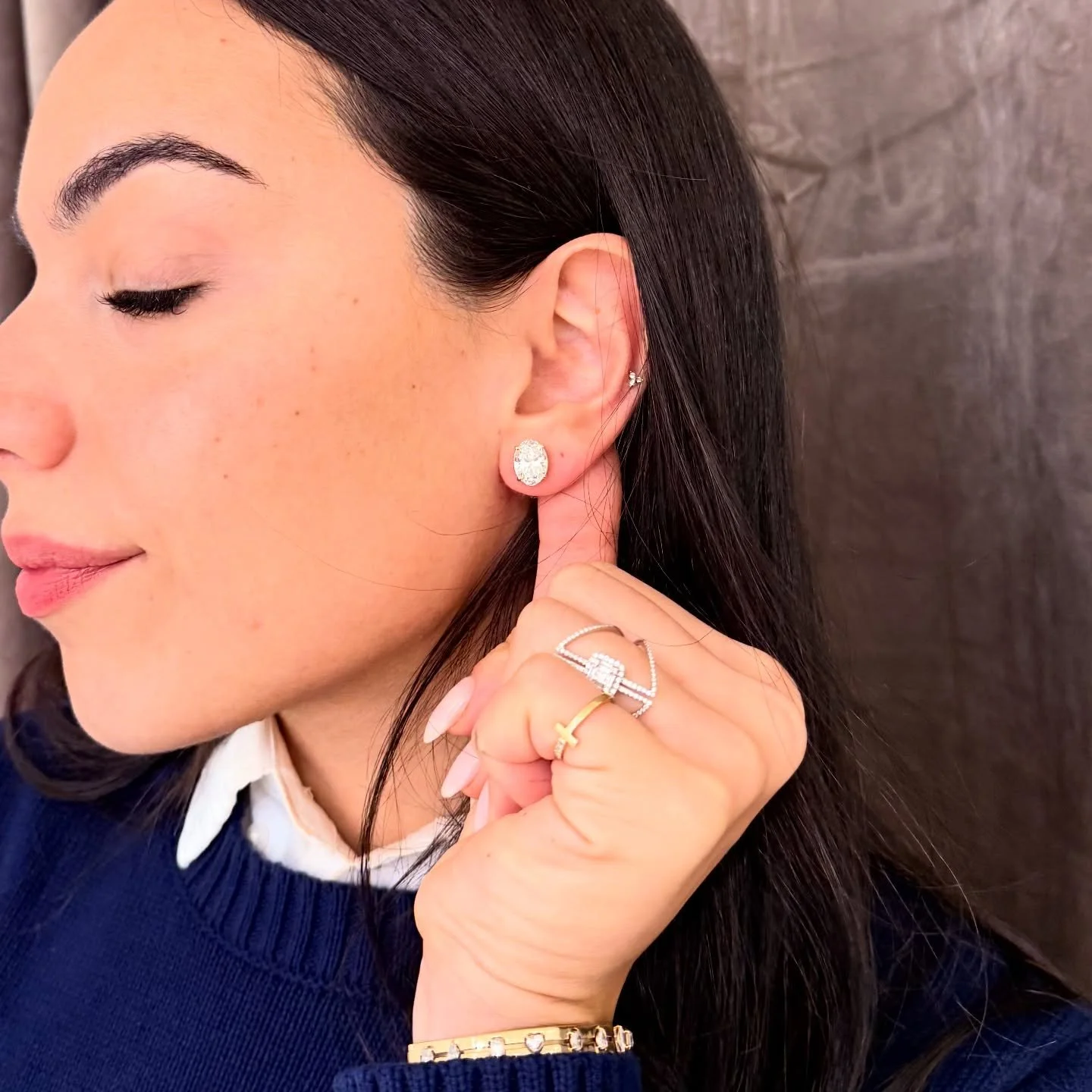 &ldquo;Sorry, what? Can&rsquo;t hear you&hellip; my ears are ringing &ldquo;
💎💎💎💎 

Join us at 8PM on INSTAGRAM LIVE for Black Friday Specials on Studs. Sizes .50 up to 4carat. 

SHOP OUR OVAL SHAPE STUDS, AVAILABLE IN MULTIPLE SIZES🙌🏻 #GoldenG